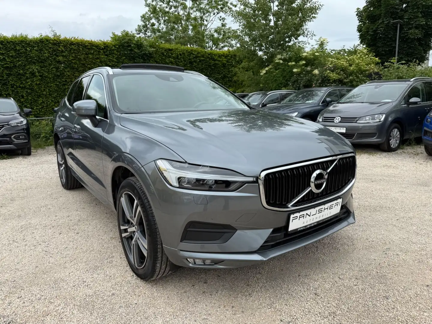 Volvo XC60 Momentum Pro 2WD Panorama-SD+Kamera Gris - 1