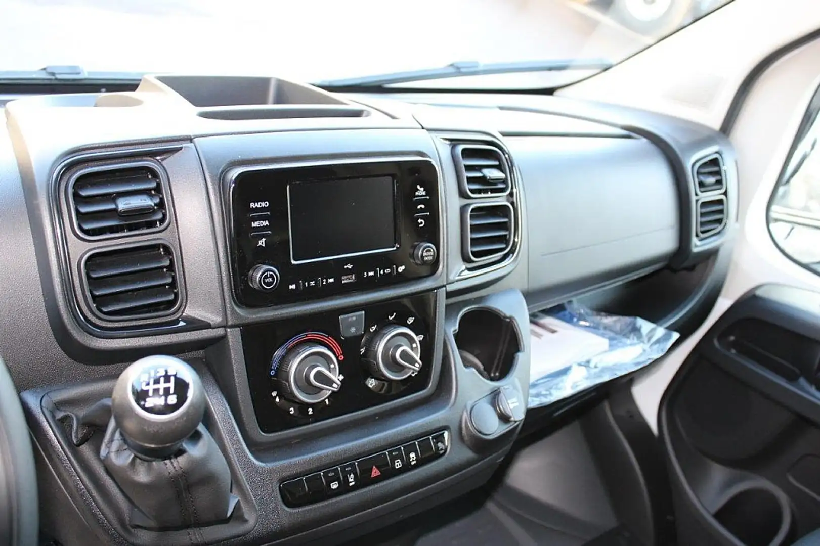 Fiat Ducato Ducato KW L2H2 120 Klima uvm... Netto EUR 249... Weiß - 2