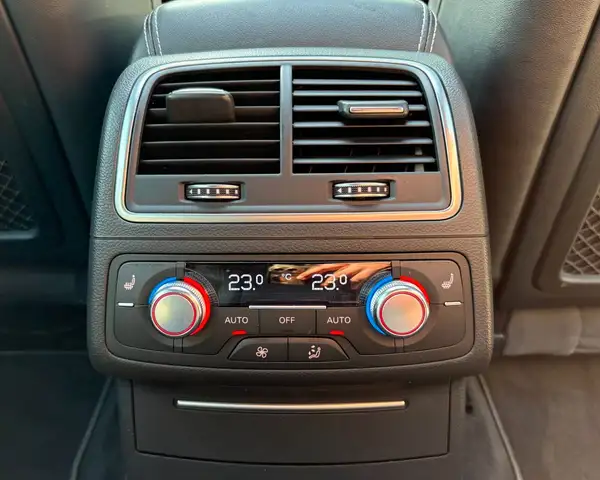 Audi A6 Avant view 14