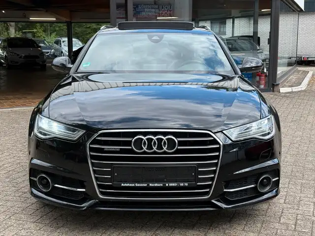 Audi A6 Avant view 3