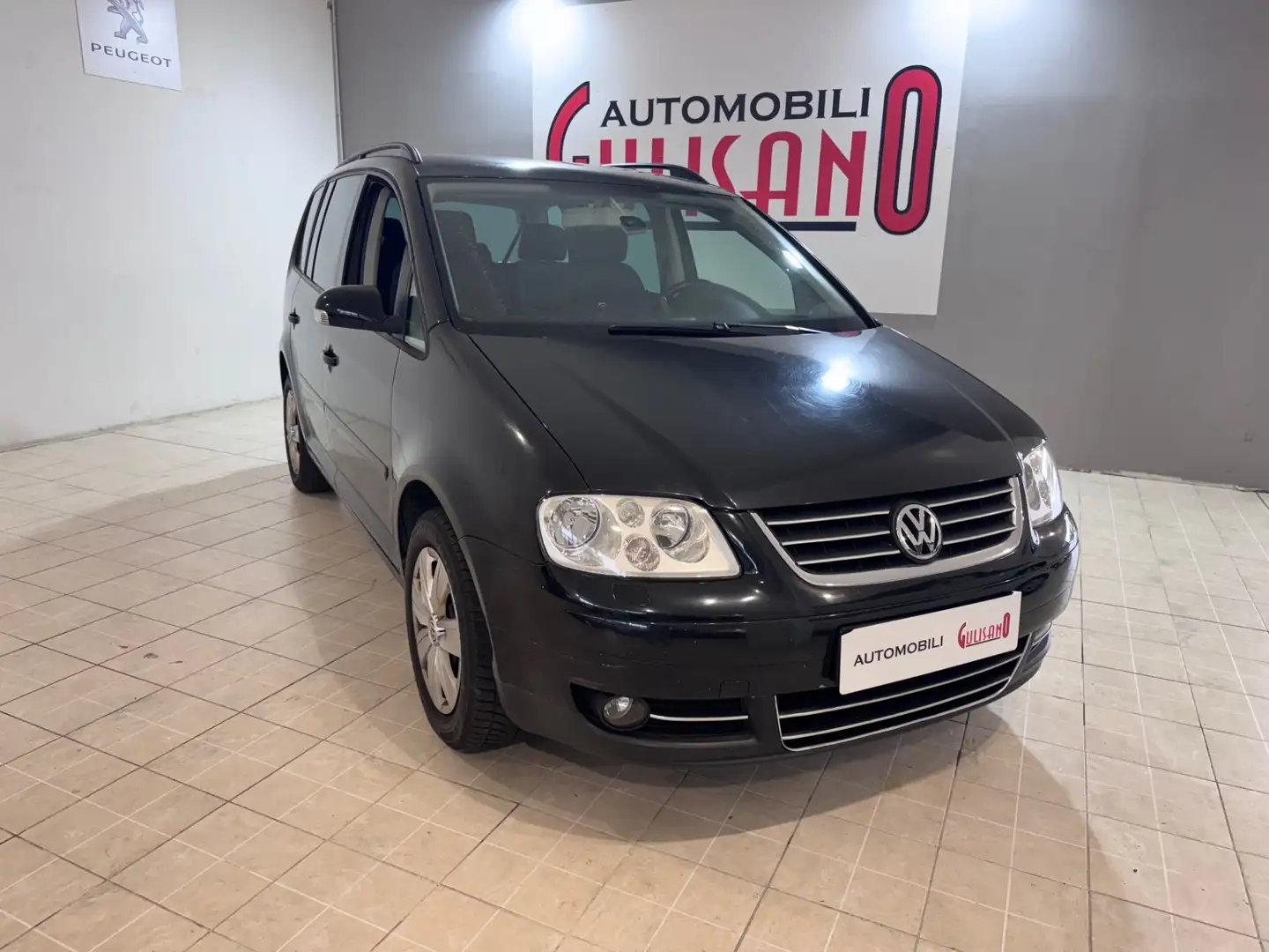 Volkswagen Touran 1.6 16V FSI Highline Negro - 1