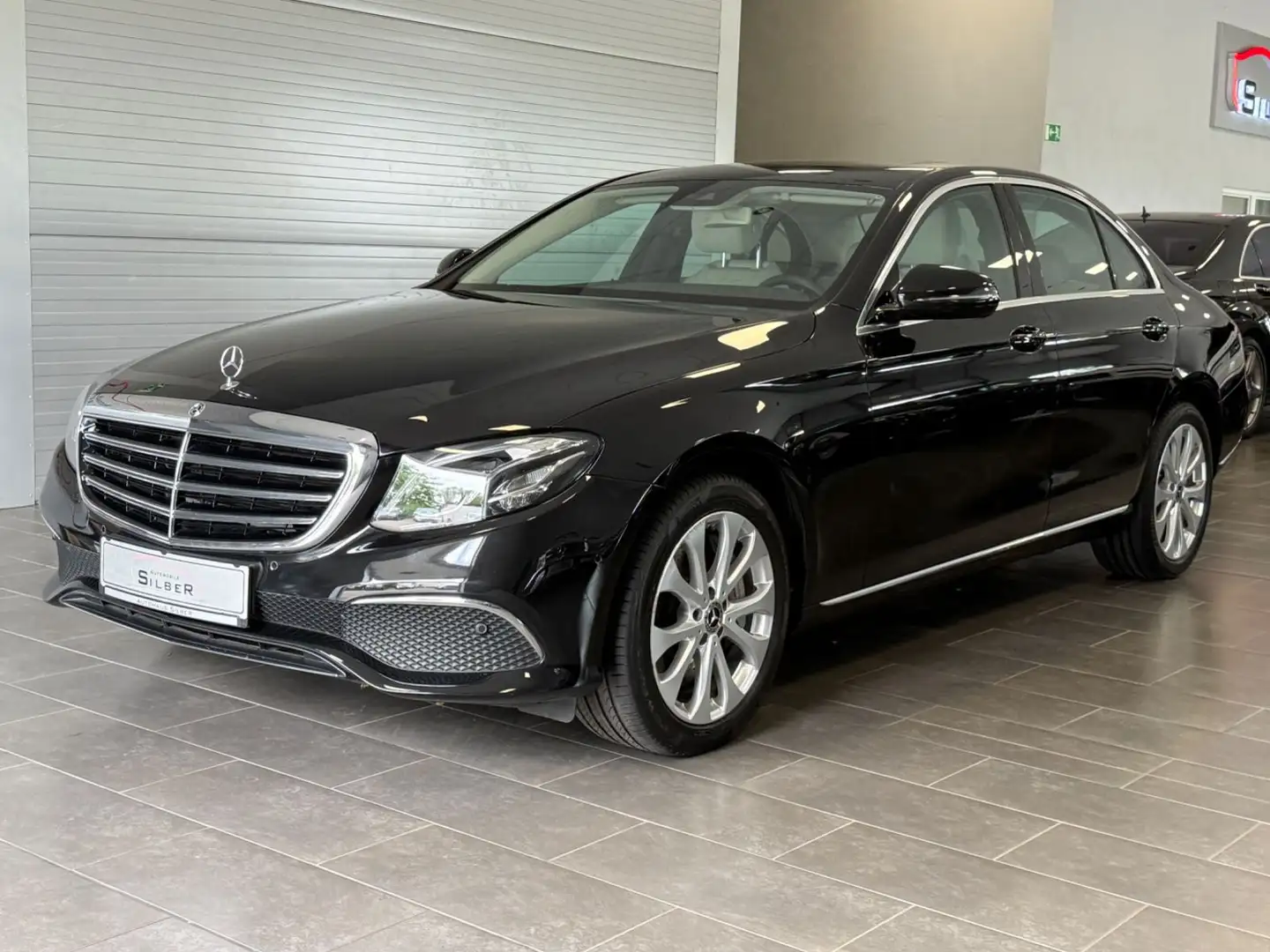 Mercedes-Benz E 400 4Matic Memory/Wide/EGSD/Wenig Km/1. Hand Schwarz - 1