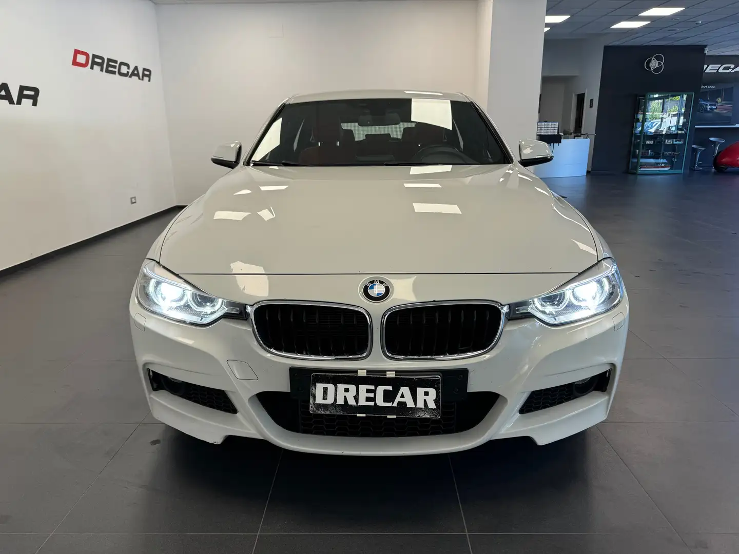 BMW 320 320d Touring MSport auto 19" PELLE ROSSA PERFFETTO Bianco - 2