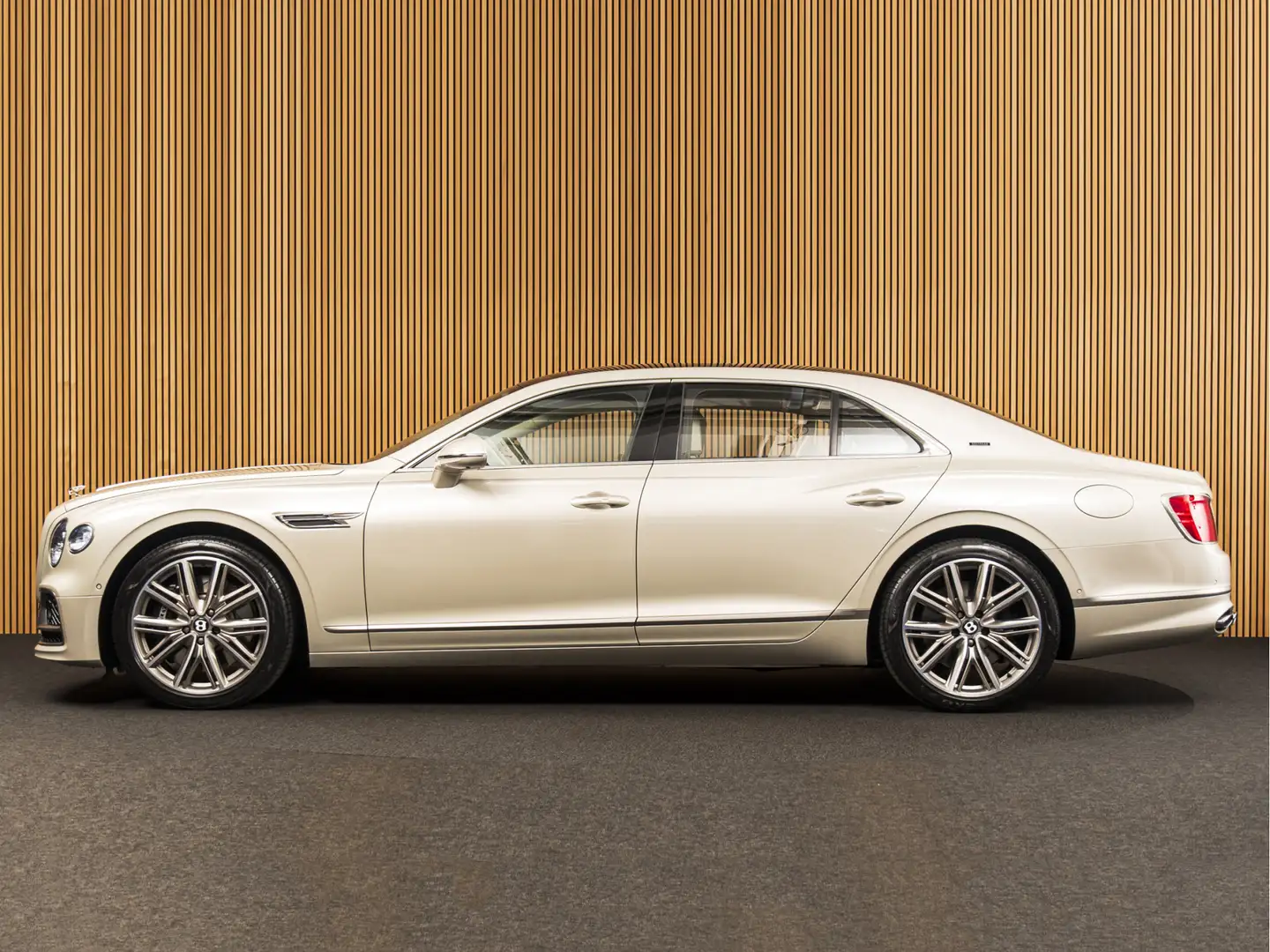 Bentley Flying Spur Odyssean 2.9 V6 Hybrid B&O | MASSAGE | PANO | NACH Blanco - 2