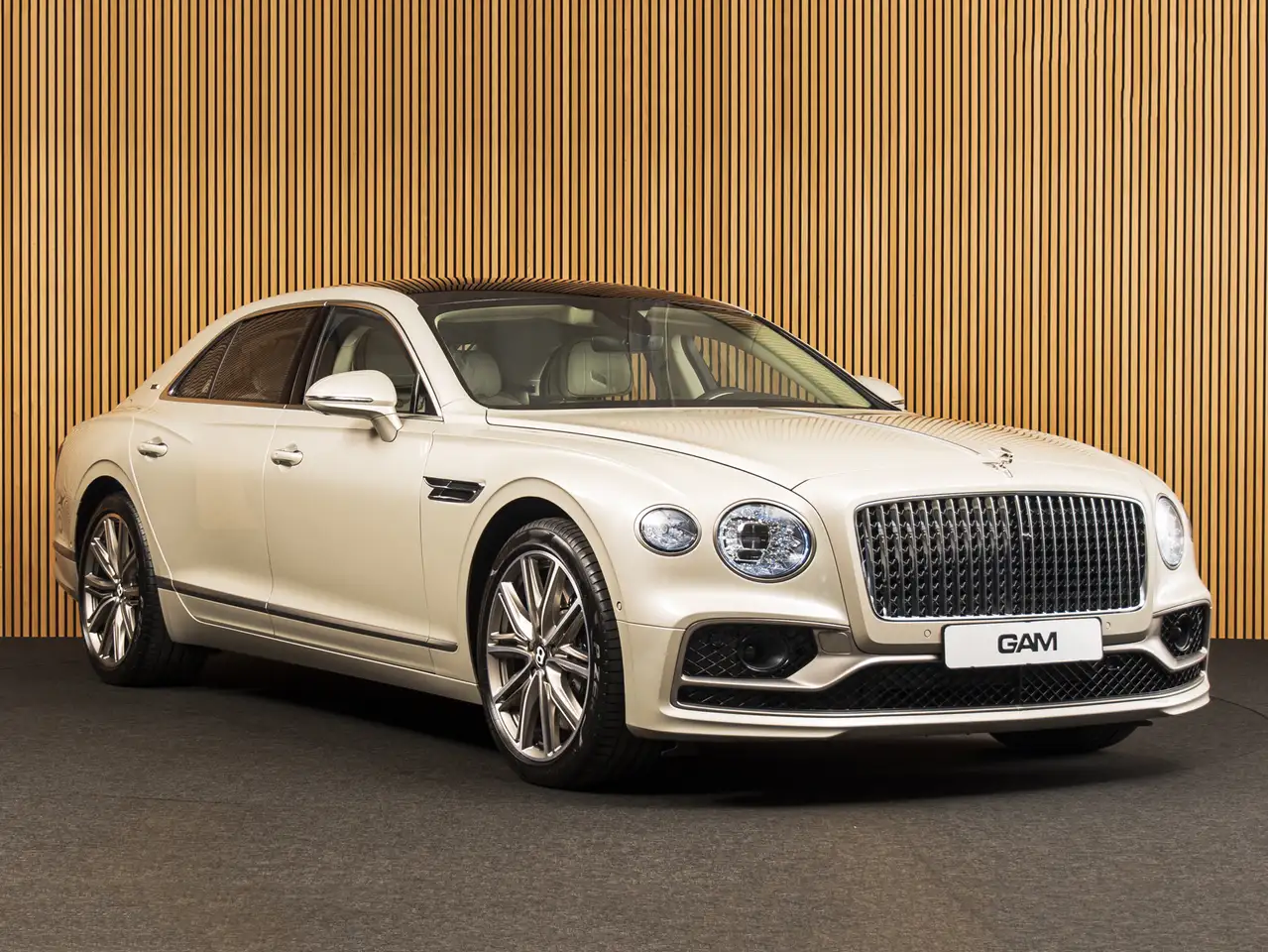Bentley Flying Spur 2024 — фото 7