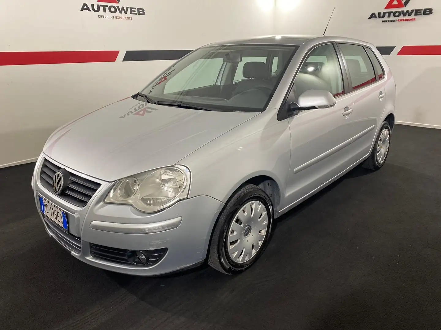 Volkswagen Polo 1.2/64CV 12V 5p. Comfortline Argento - 1