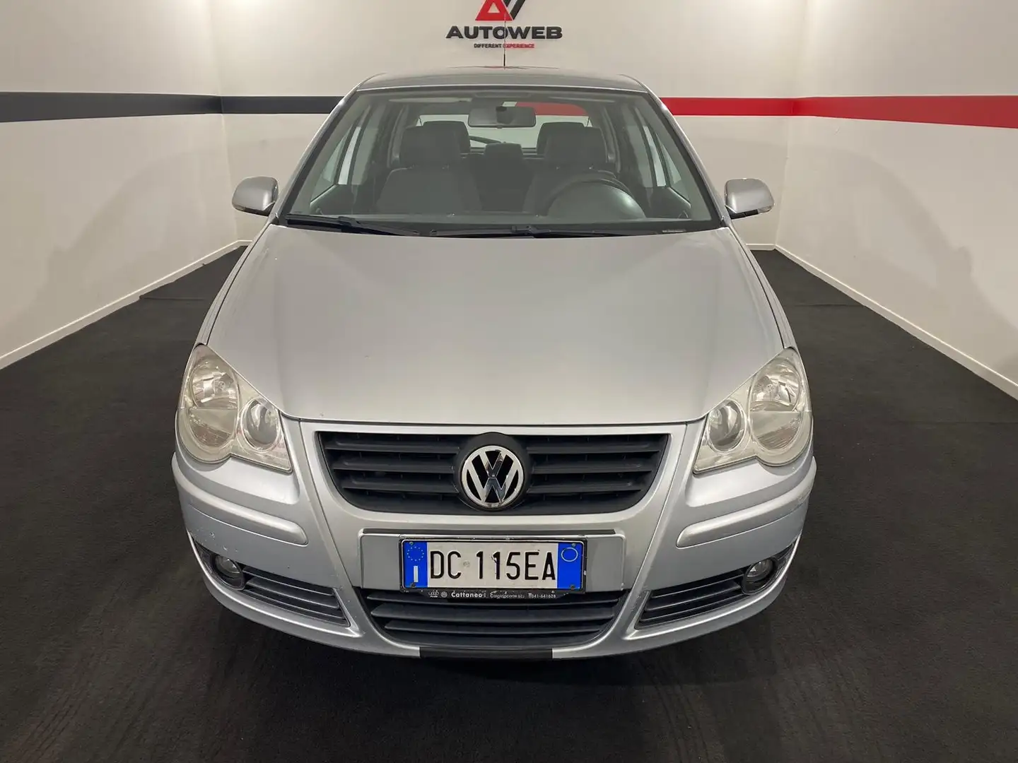 Volkswagen Polo 1.2/64CV 12V 5p. Comfortline Argento - 2