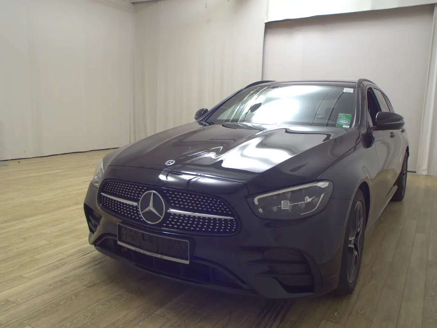 Mercedes-Benz E 220 T d AMG-Line Night Navi LED Widescreen RFK Schwarz - 2