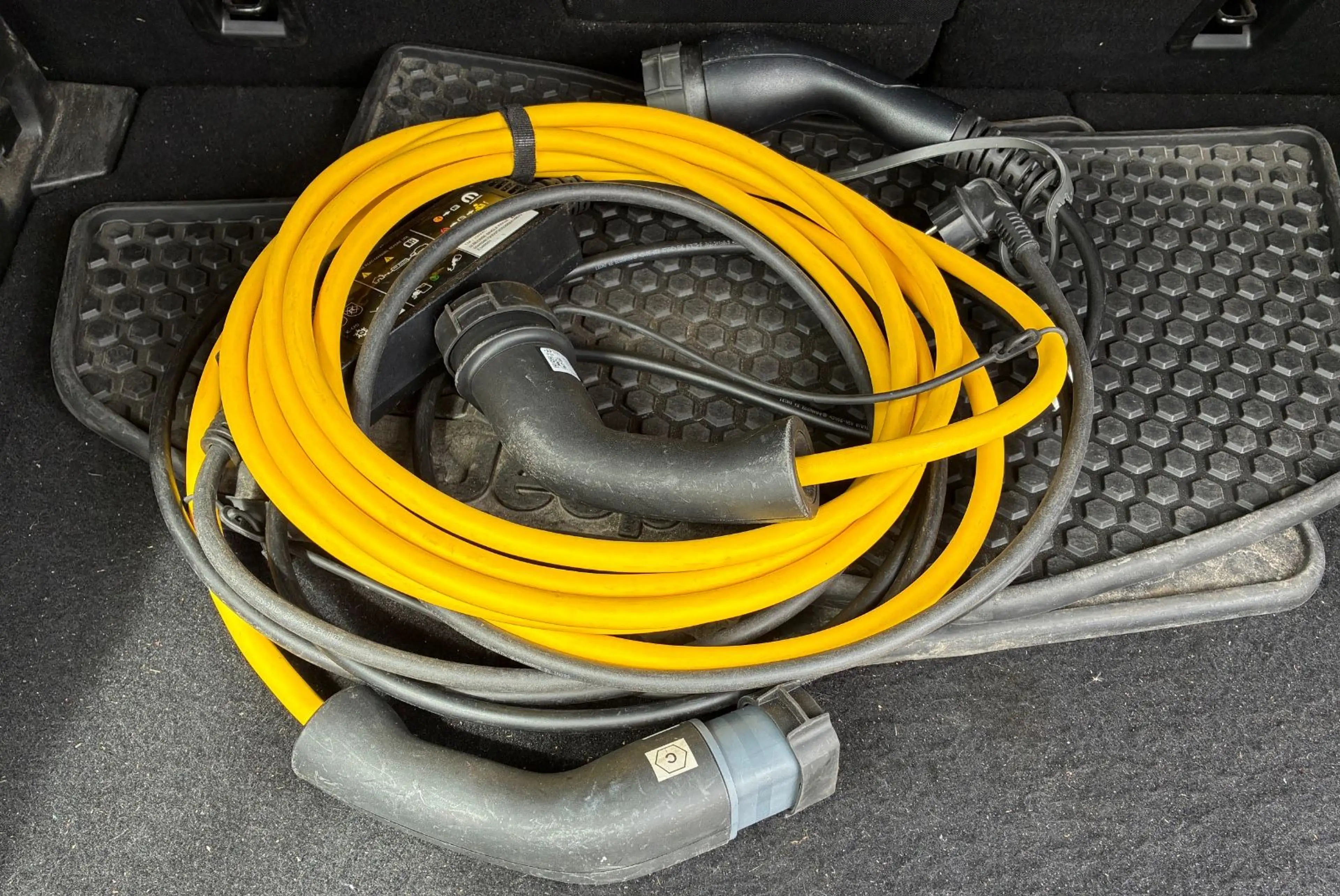 Jeep Renegade Trailhawk Plug-In-Hybrid 4xe — photo 25