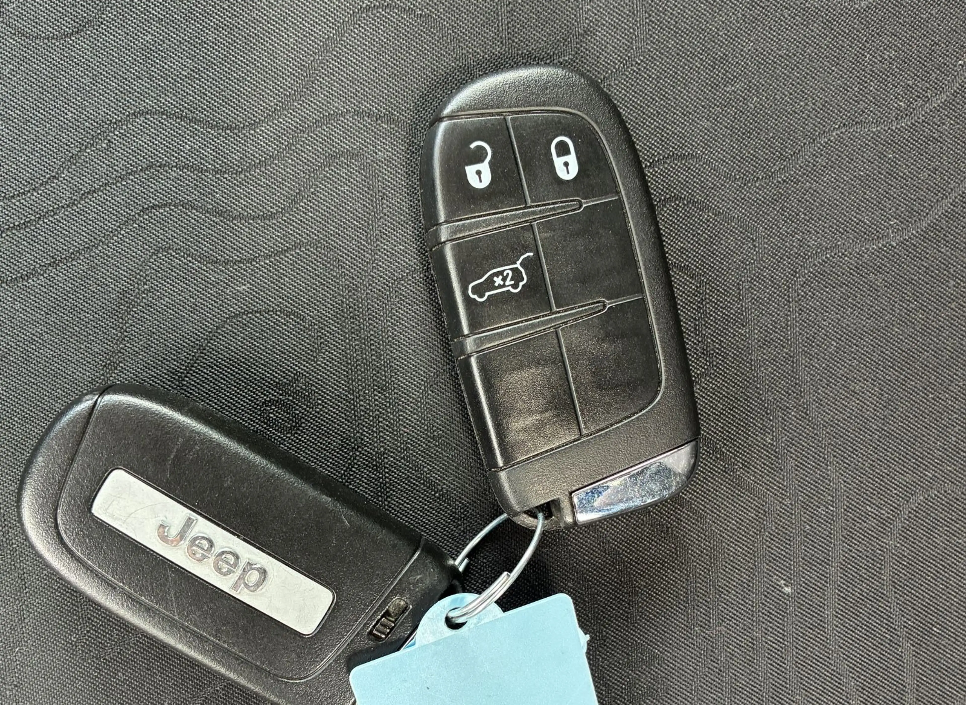 Jeep Renegade Trailhawk Plug-In-Hybrid 4xe — photo 24