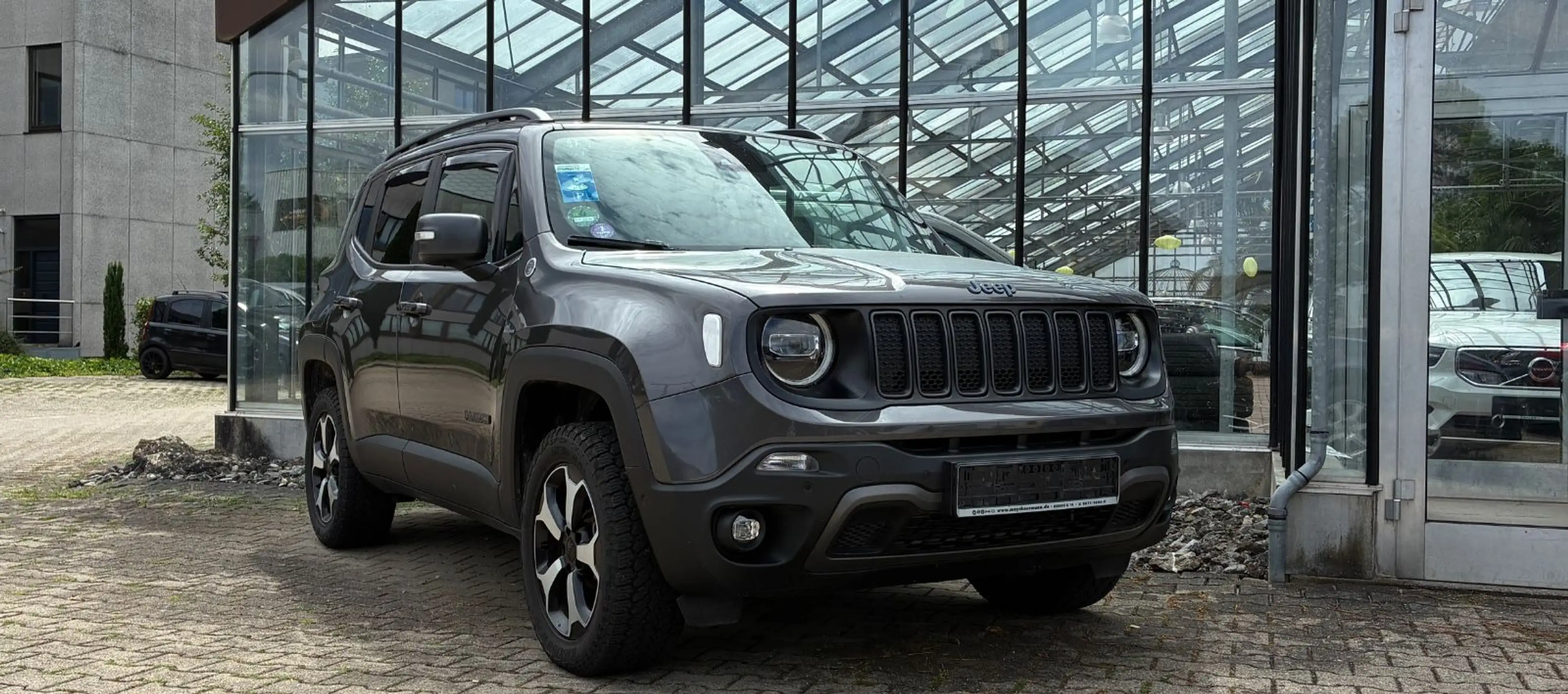 Jeep Renegade Trailhawk Plug-In-Hybrid 4xe — photo 3
