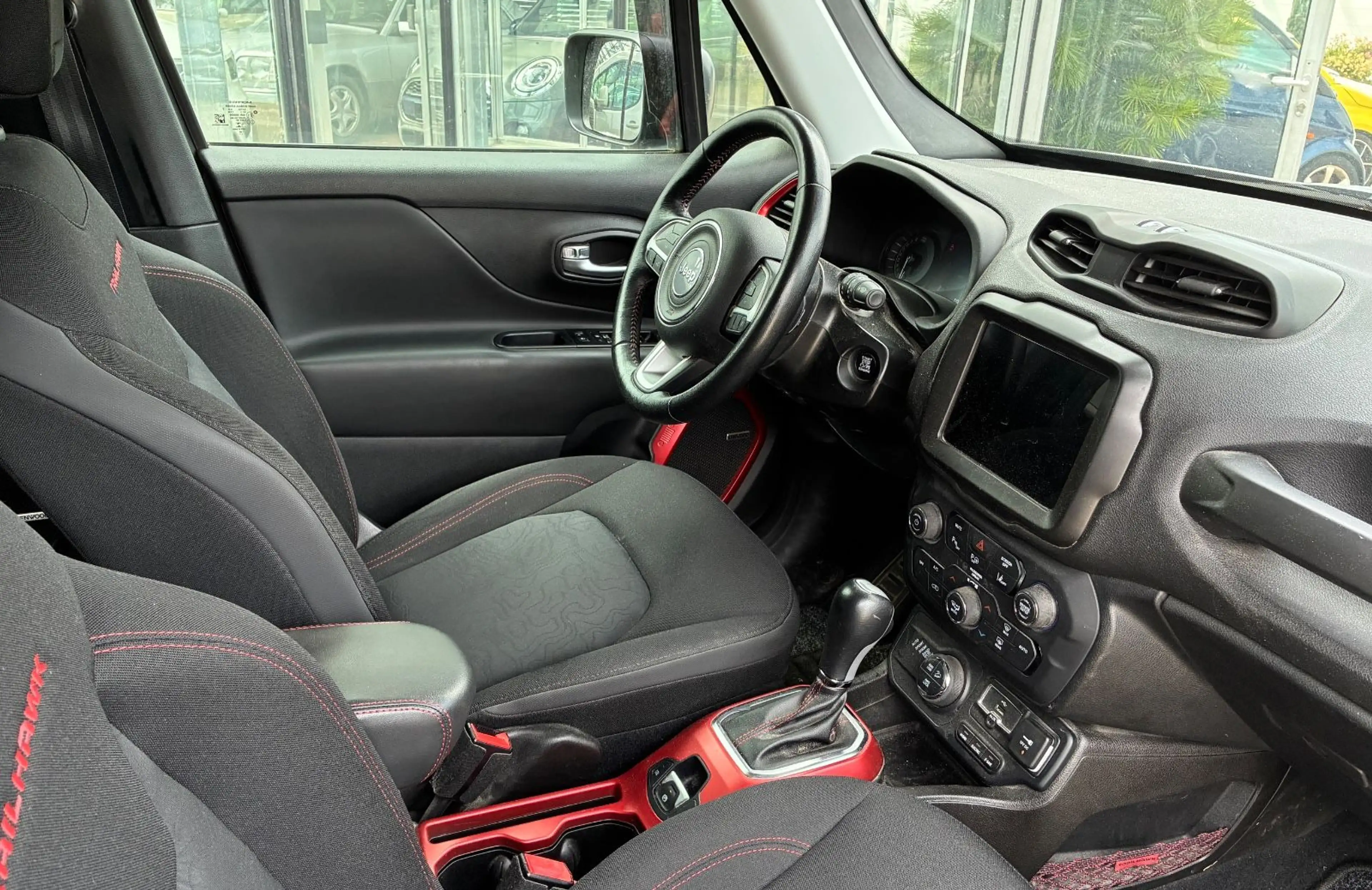 Jeep Renegade Trailhawk Plug-In-Hybrid 4xe — photo 13