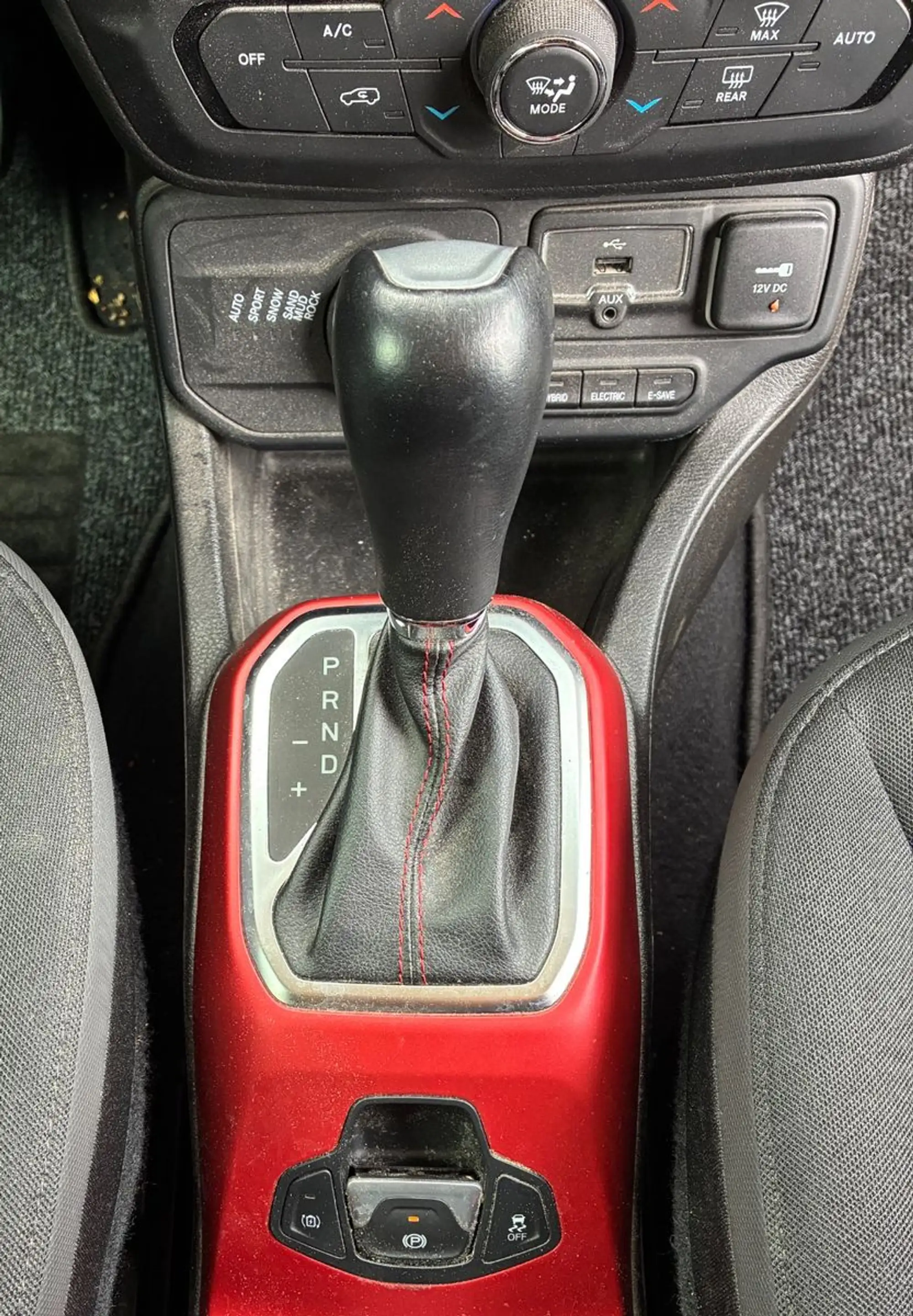 Jeep Renegade Trailhawk Plug-In-Hybrid 4xe — photo 17