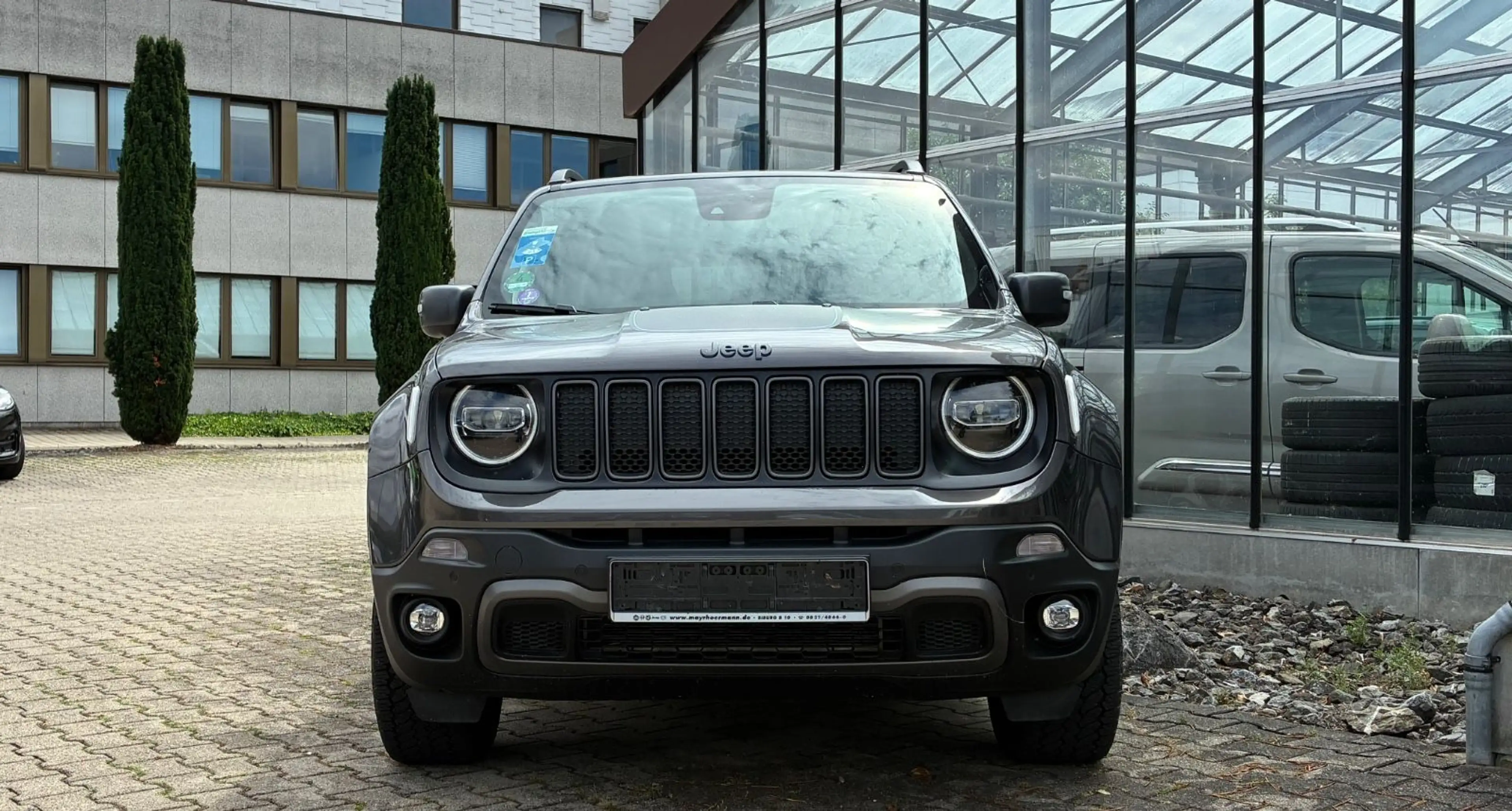 Jeep Renegade Trailhawk Plug-In-Hybrid 4xe — photo 6