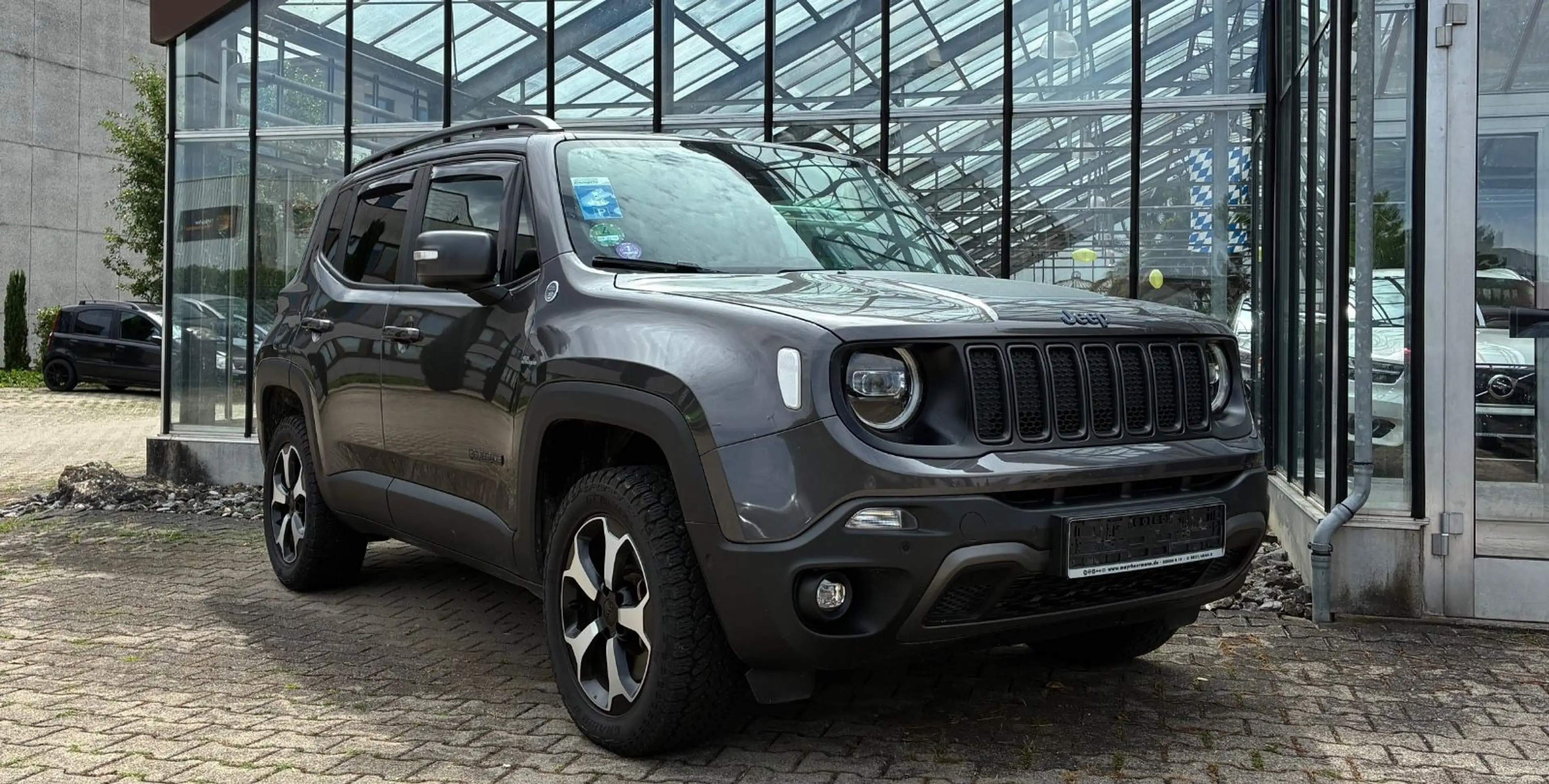Jeep Renegade Trailhawk Plug-In-Hybrid 4xe — photo 5