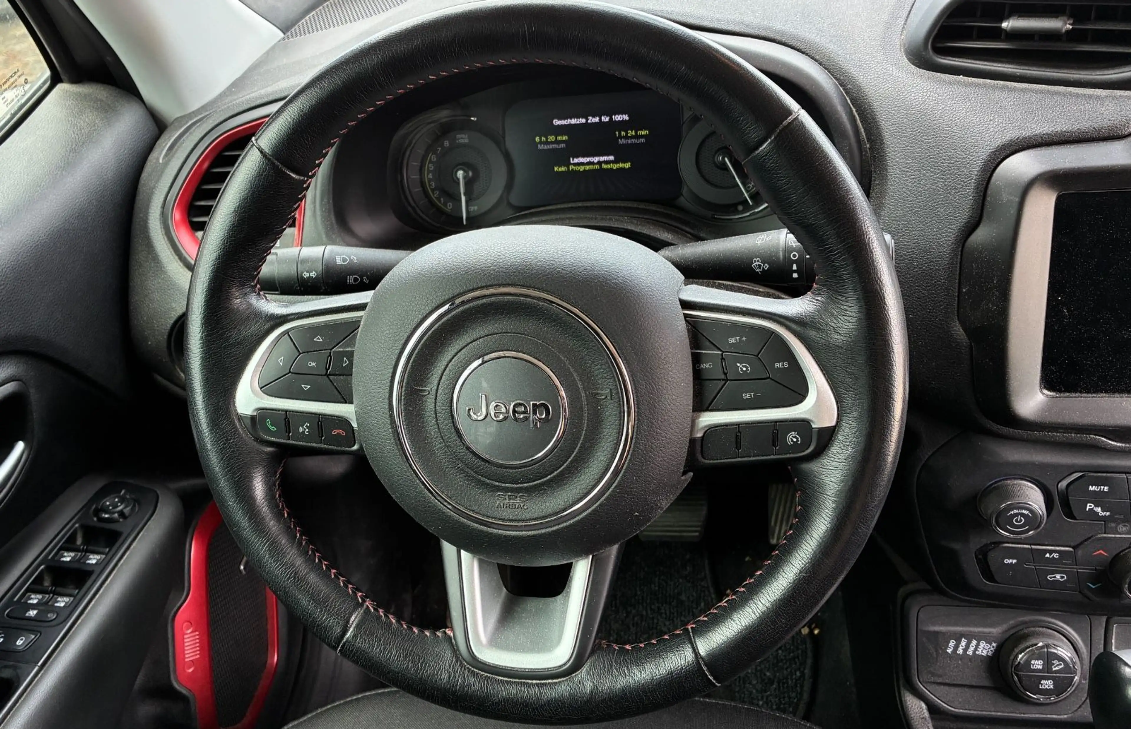 Jeep Renegade Trailhawk Plug-In-Hybrid 4xe — photo 20