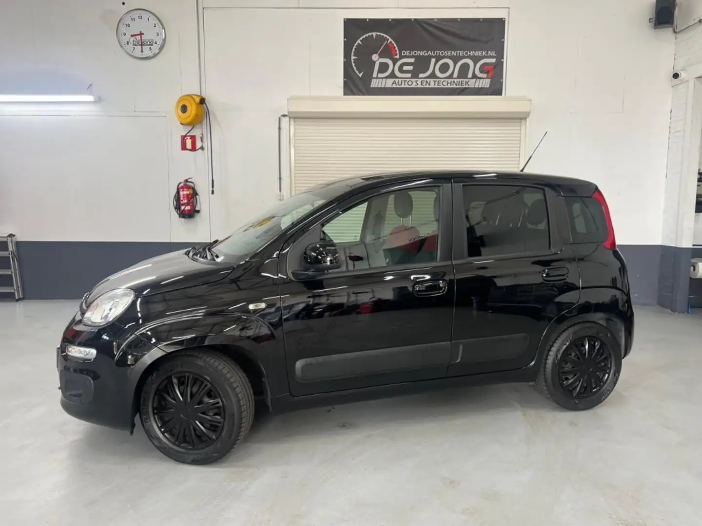 Fiat Panda 0.9 TWINAIR LOUNGE, Climaatcontrol, Media radio bl Zwart - 2