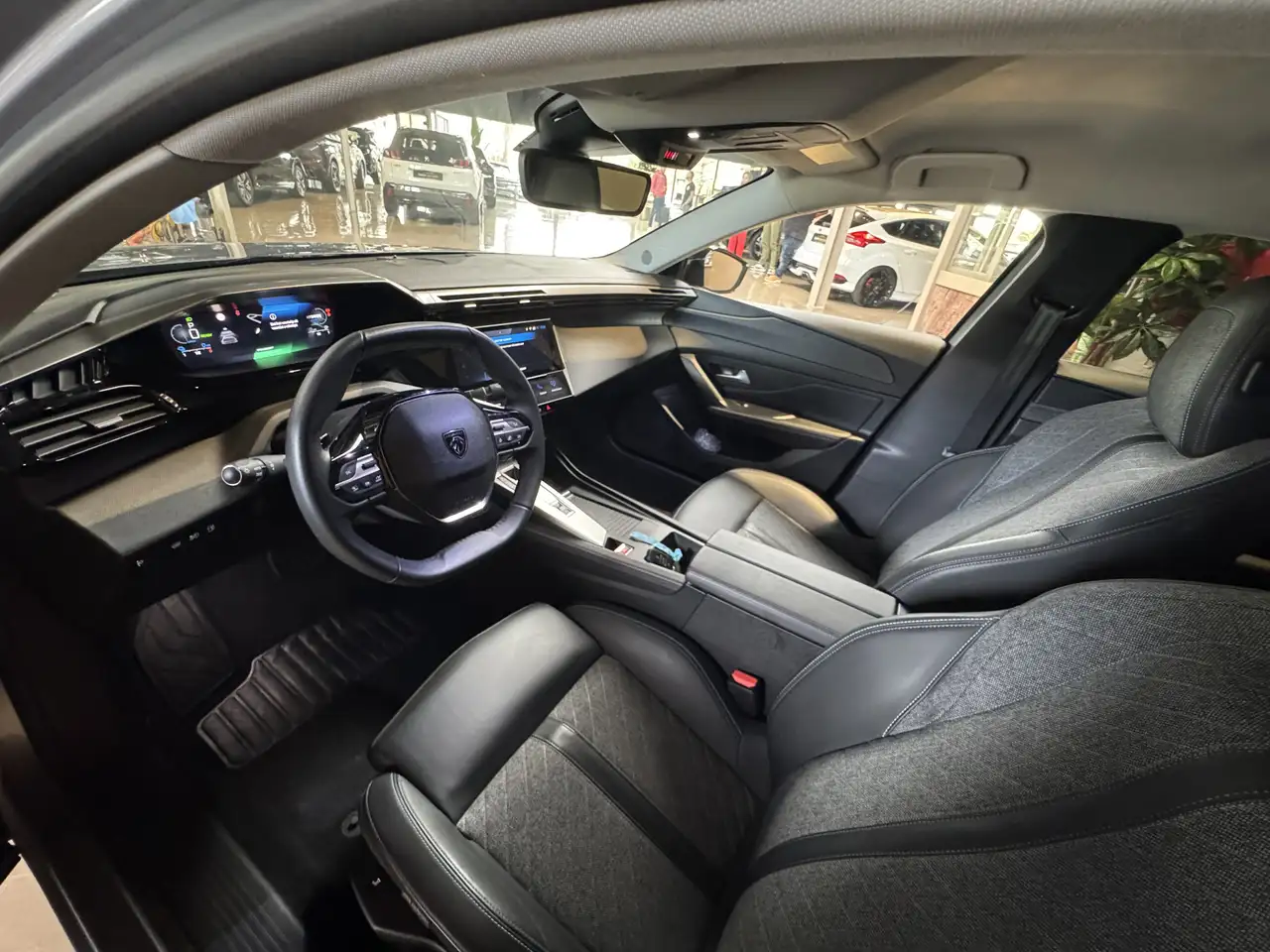 Peugeot 408 1.6 HYbrid Allure 180 EAT8 251pk Automaat, LMV, Na 9
