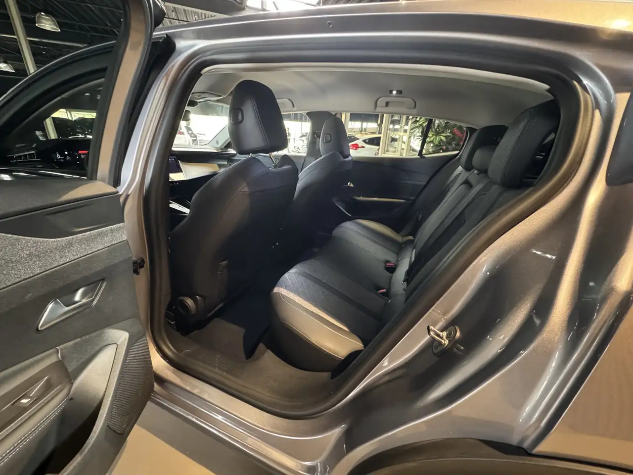Peugeot 408 1.6 HYbrid Allure 180 EAT8 251pk Automaat, LMV, Na 11