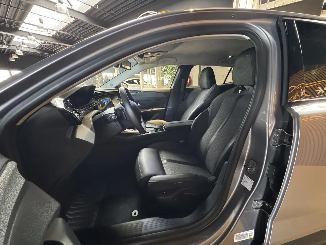 Peugeot 408 1.6 HYbrid Allure 180 EAT8 251pk Automaat, LMV, Na 8