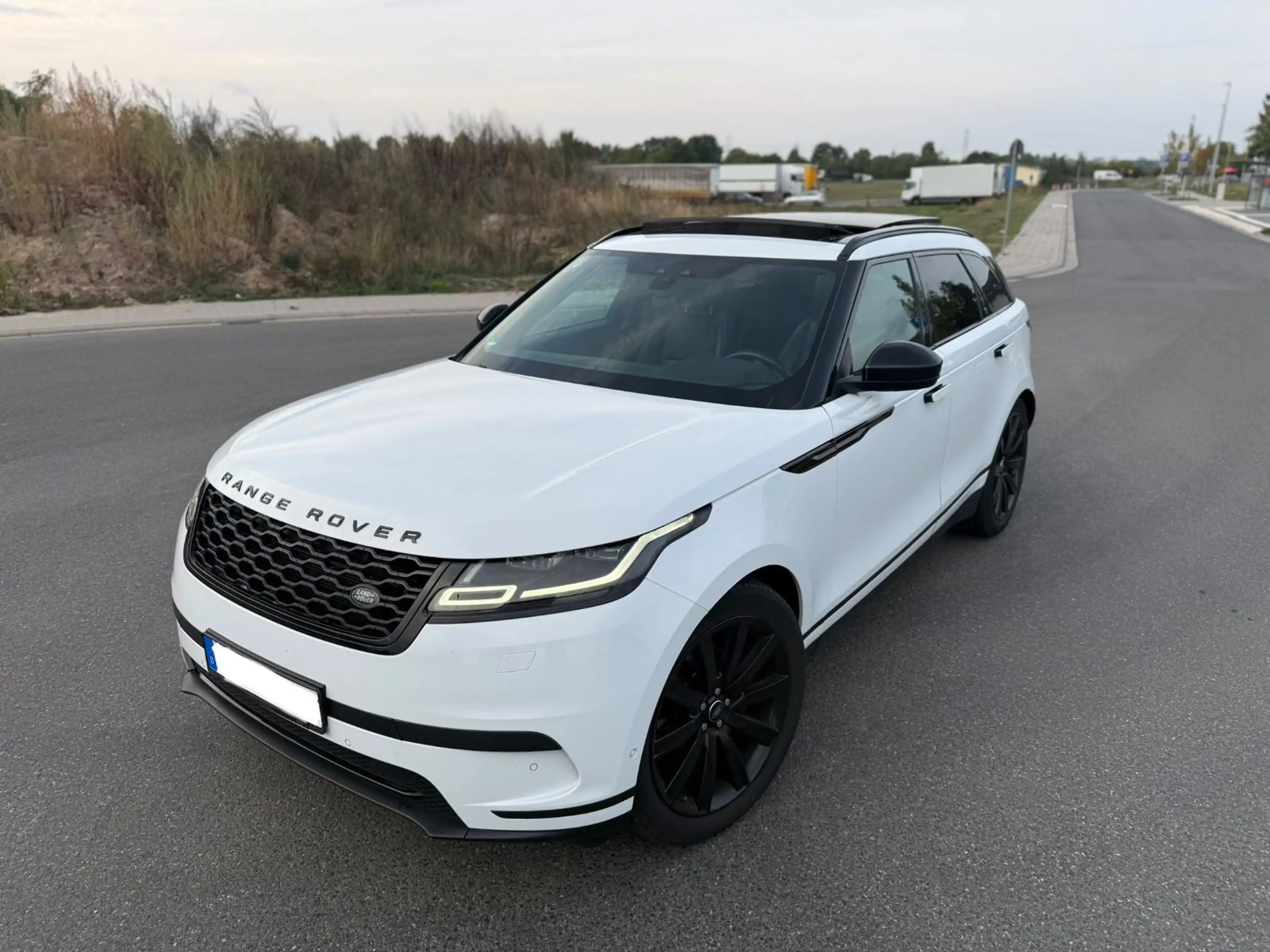 Land Rover Range Rover Velar SE / Design Paket Black ! — photo 14