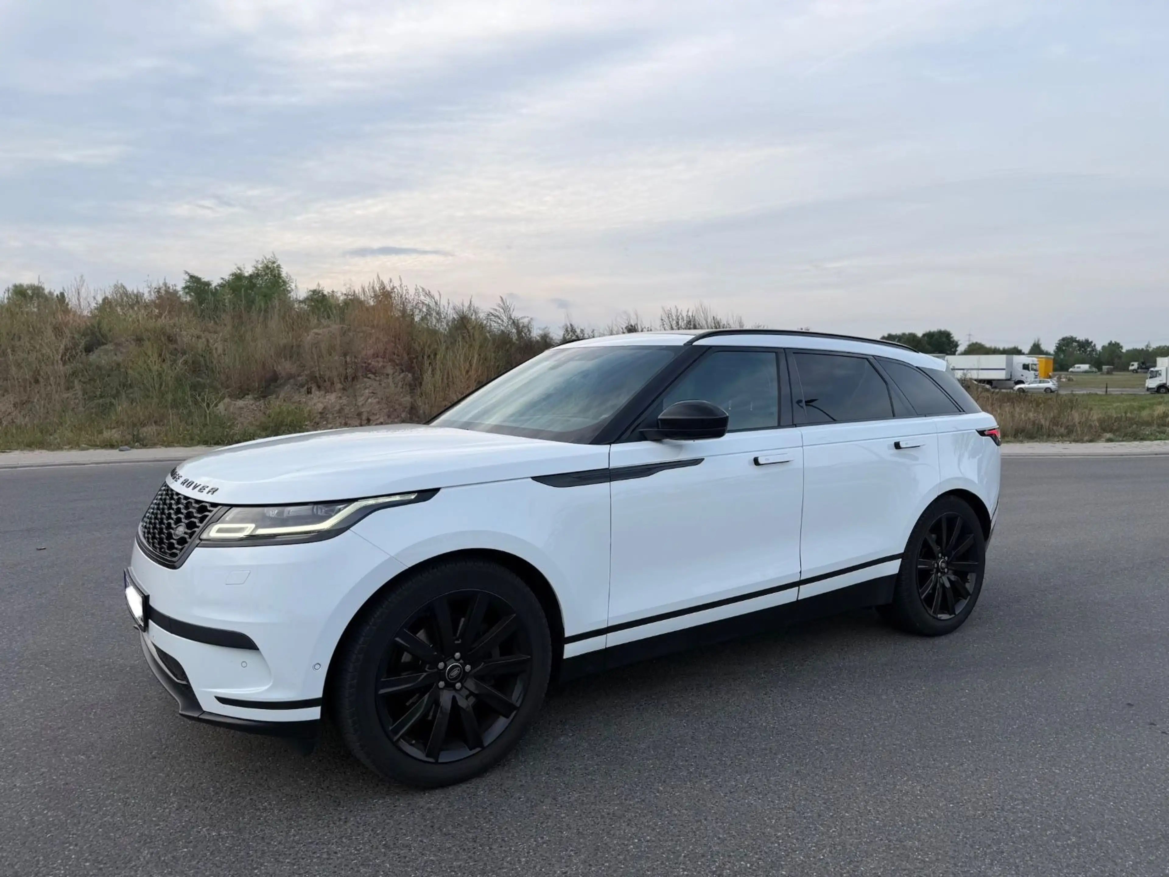 Land Rover Range Rover Velar SE / Design Paket Black ! — photo 15