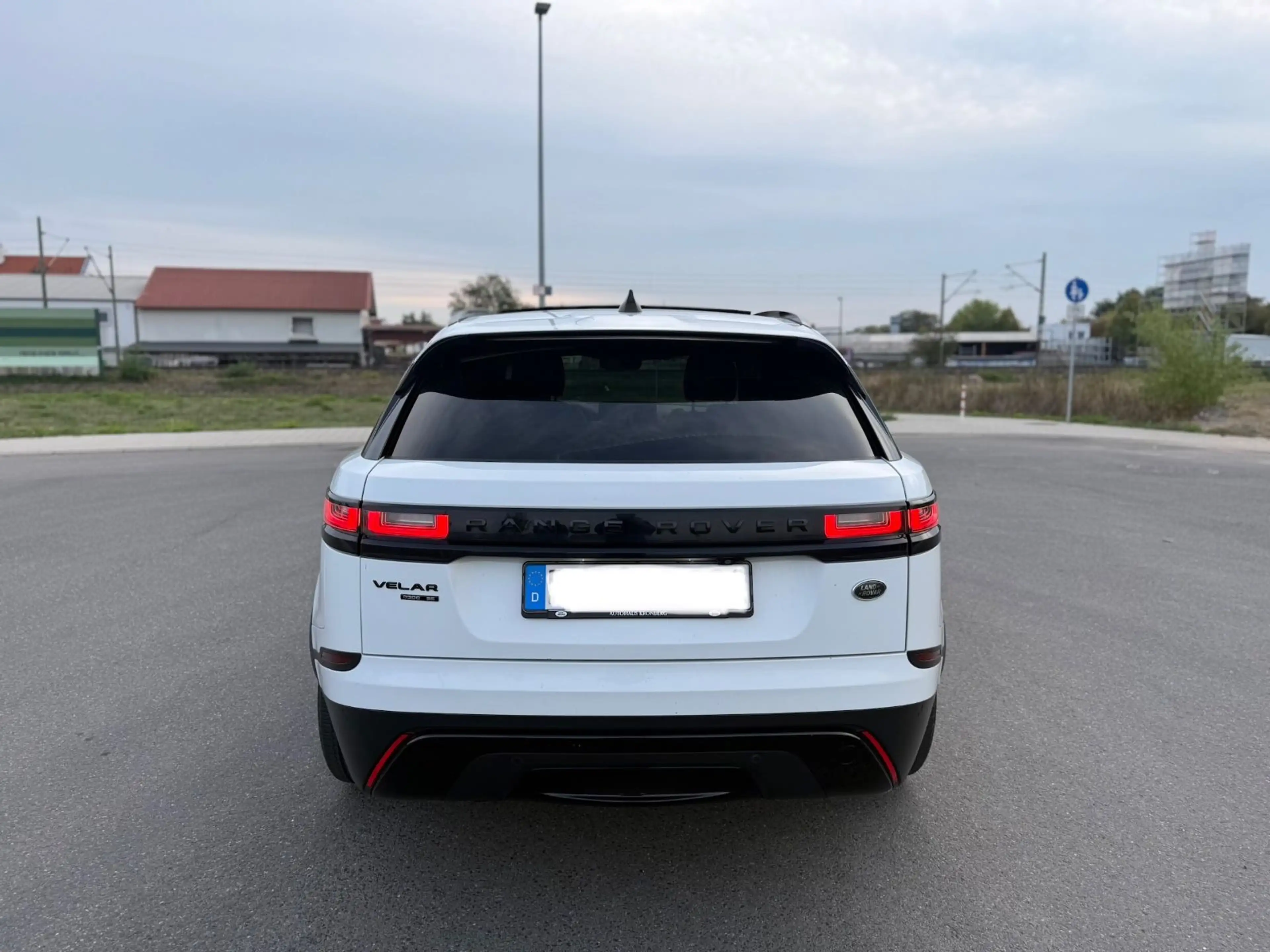 Land Rover Range Rover Velar SE / Design Paket Black ! — photo 13