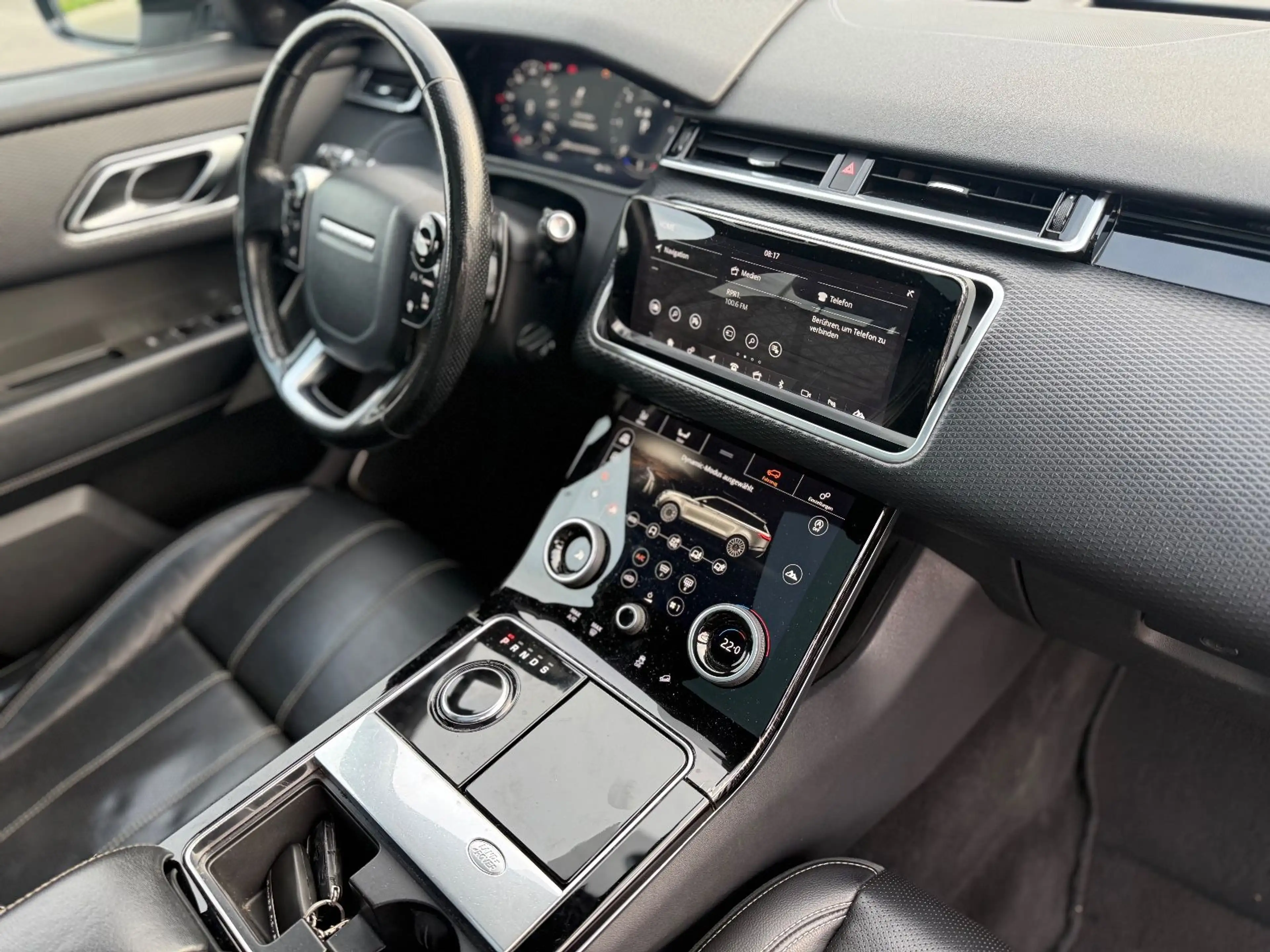 Land Rover Range Rover Velar SE / Design Paket Black ! — photo 11