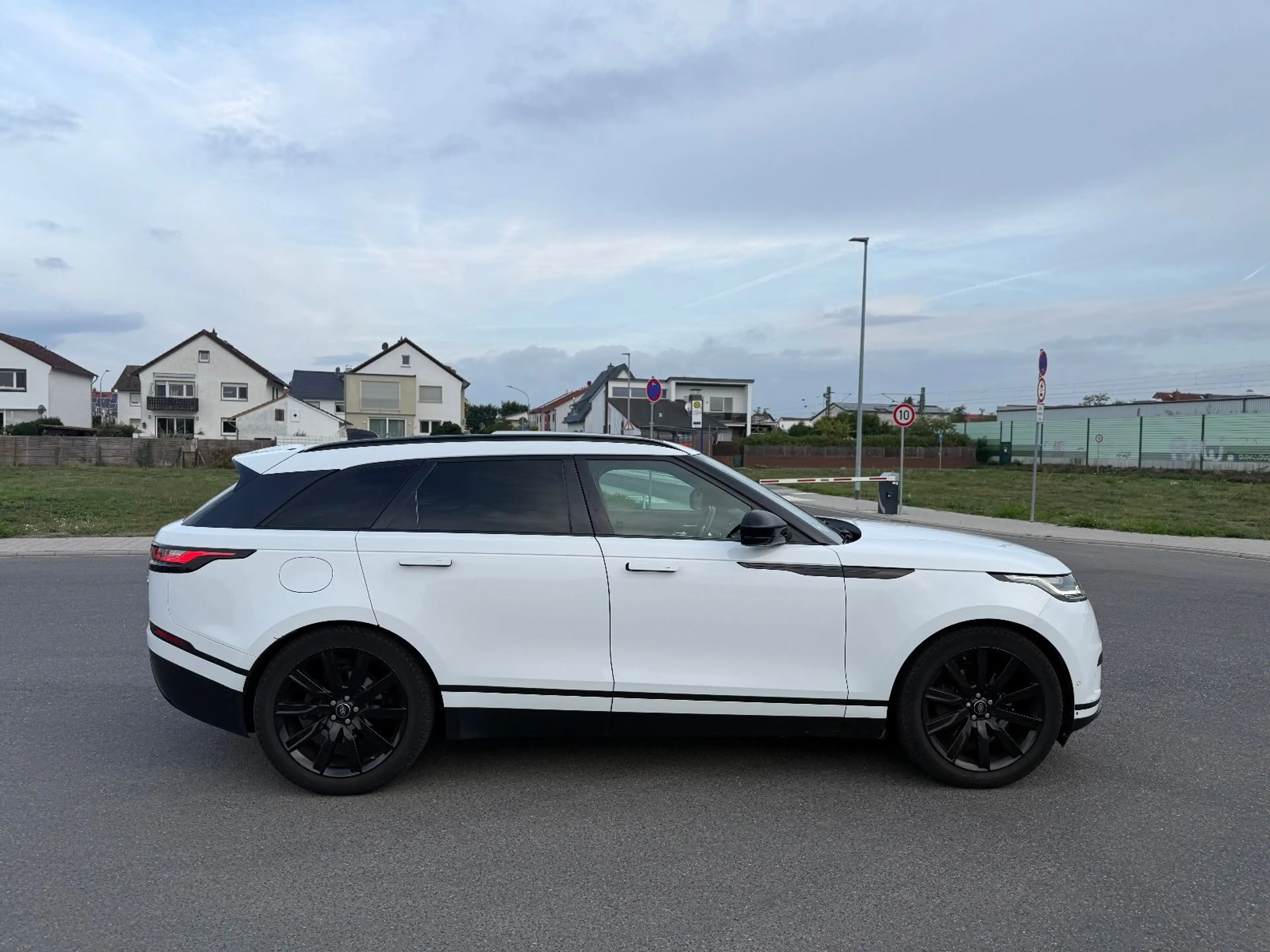 Land Rover Range Rover Velar SE / Design Paket Black ! — photo 3