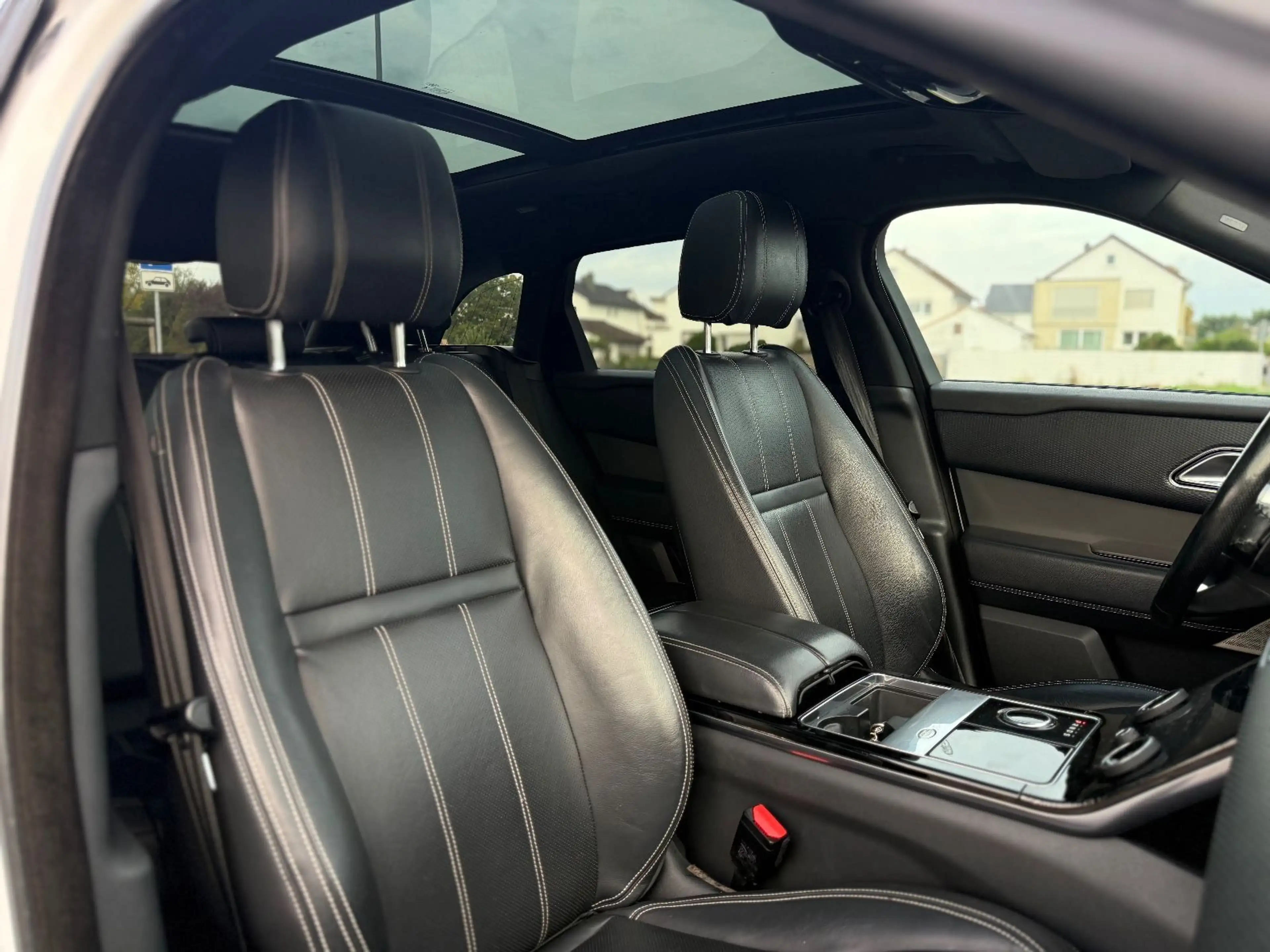 Land Rover Range Rover Velar SE / Design Paket Black ! — photo 7