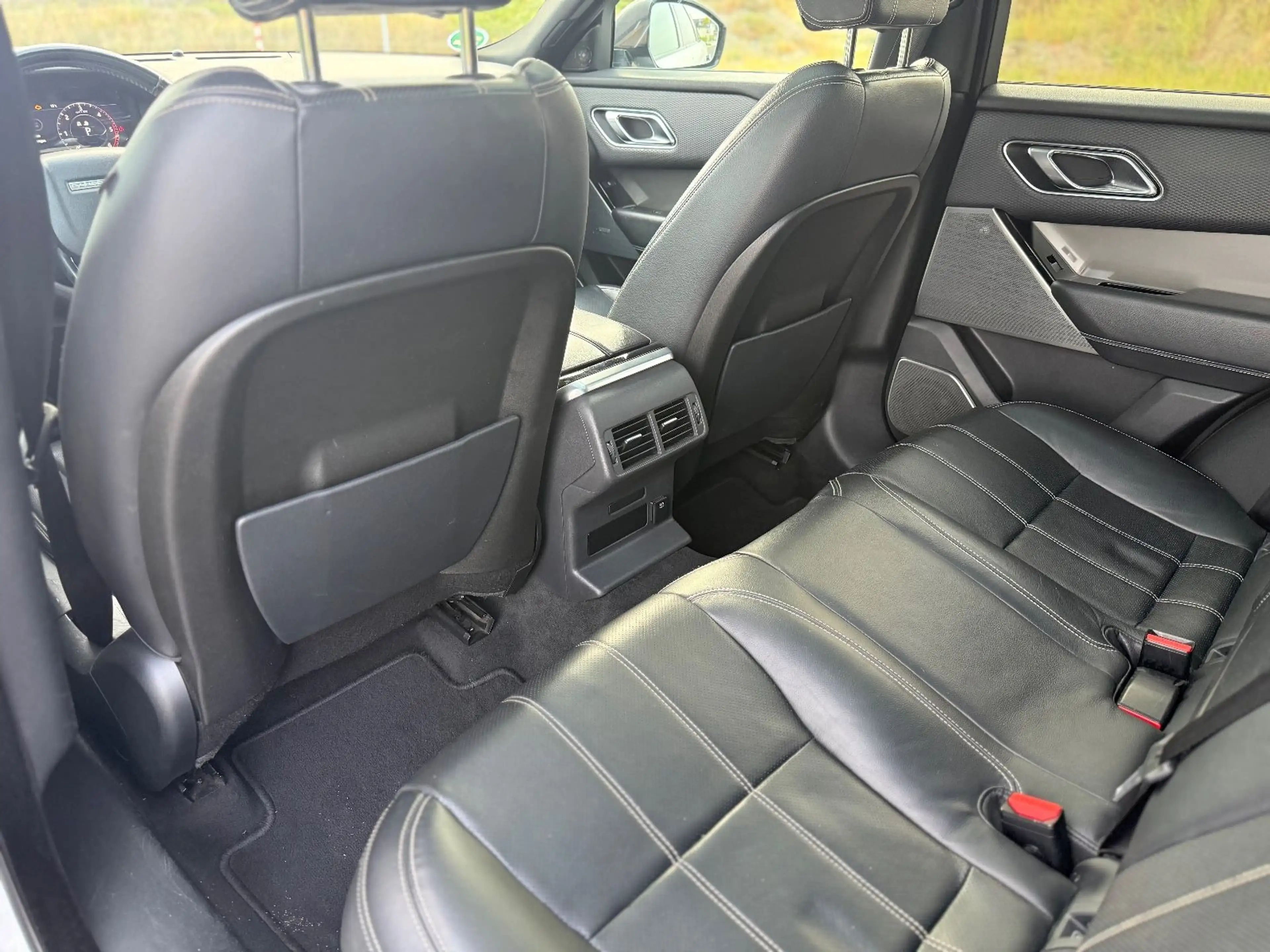 Land Rover Range Rover Velar SE / Design Paket Black ! — photo 10