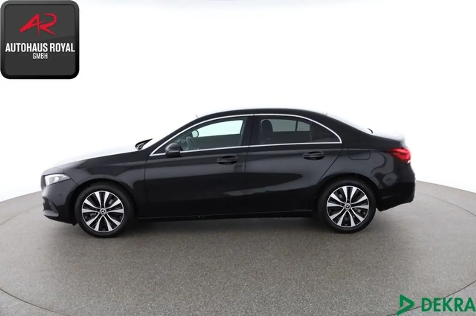 Mercedes-Benz A 200 Limousine SPURHALTE,PARKLENKASSIST,CARPLAY Black - 2