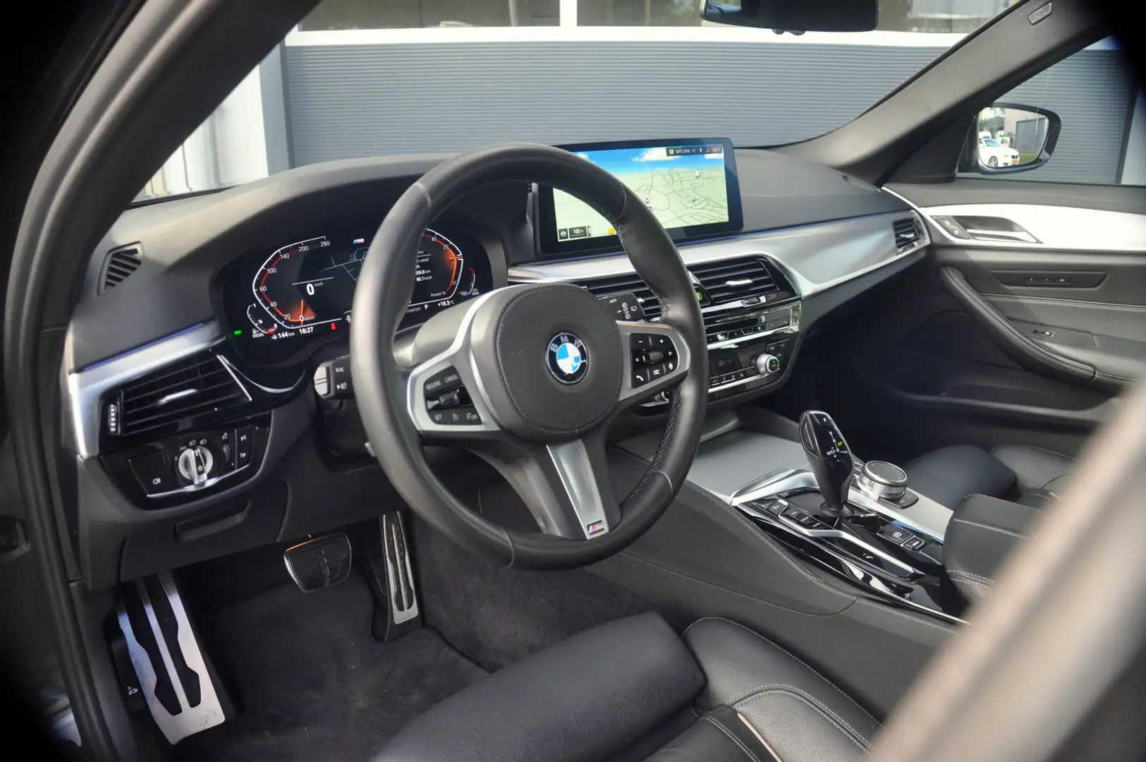 BMW 518 5-serie Touring 518d High Executive Edition Automa Gris - 2