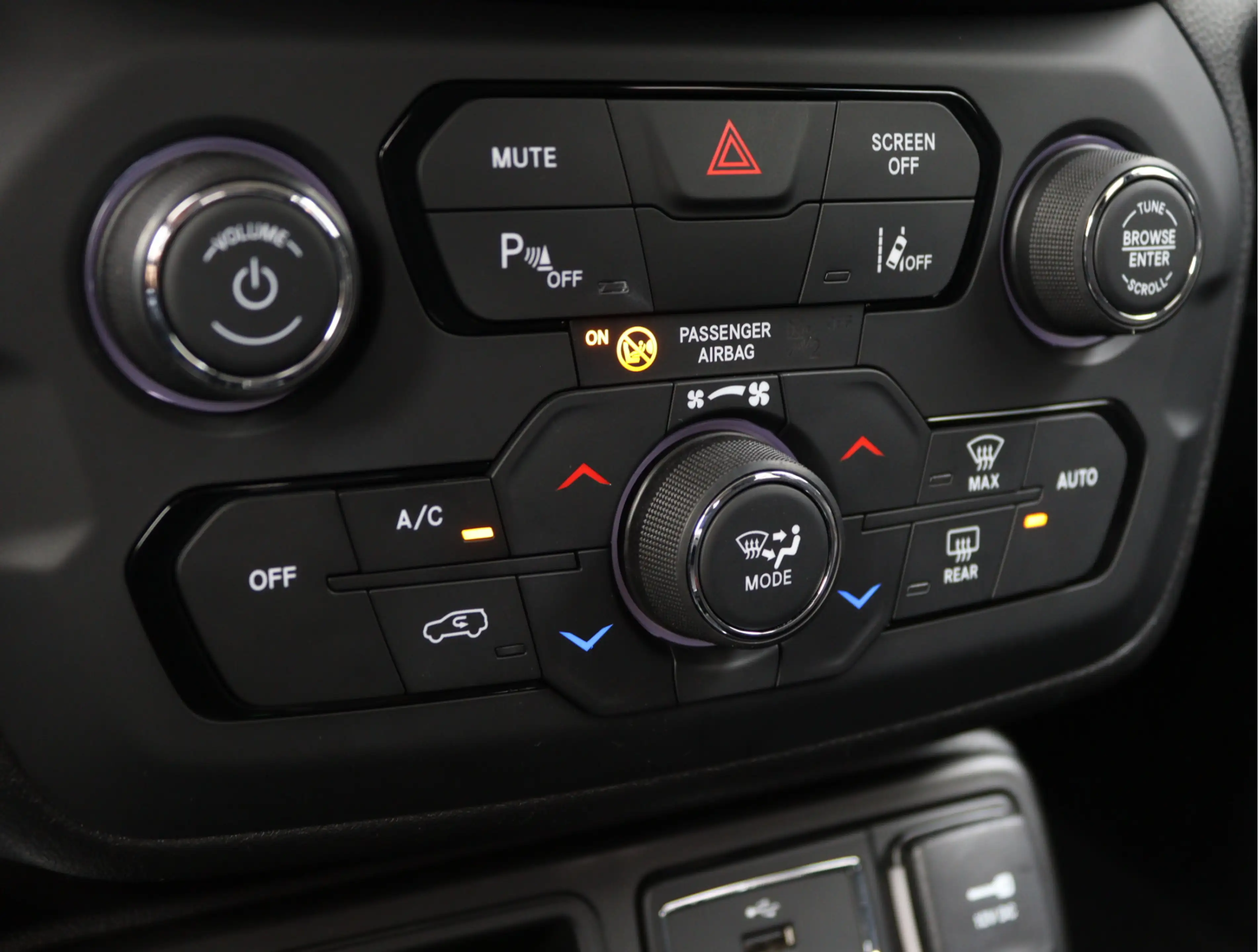 Jeep Renegade 1.4 MultiAir Night Eagle II Limited | Org. NL | AC — photo 45