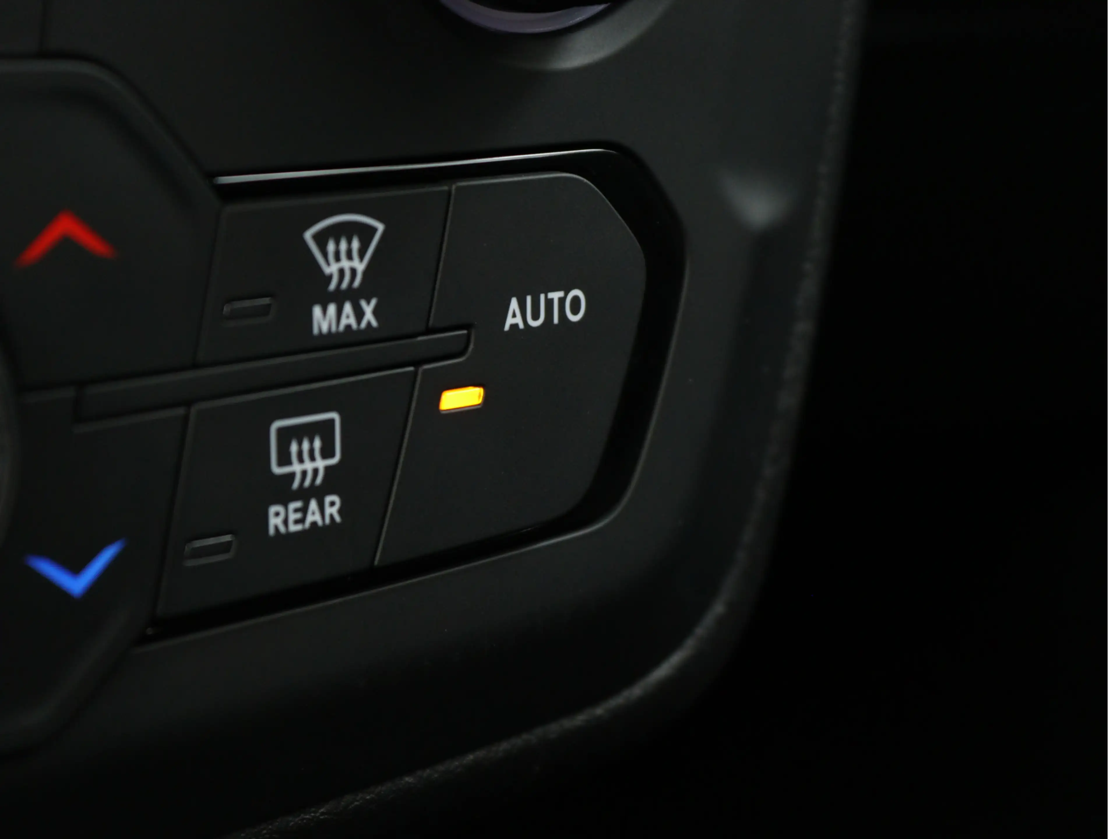 Jeep Renegade 1.4 MultiAir Night Eagle II Limited | Org. NL | AC — photo 46