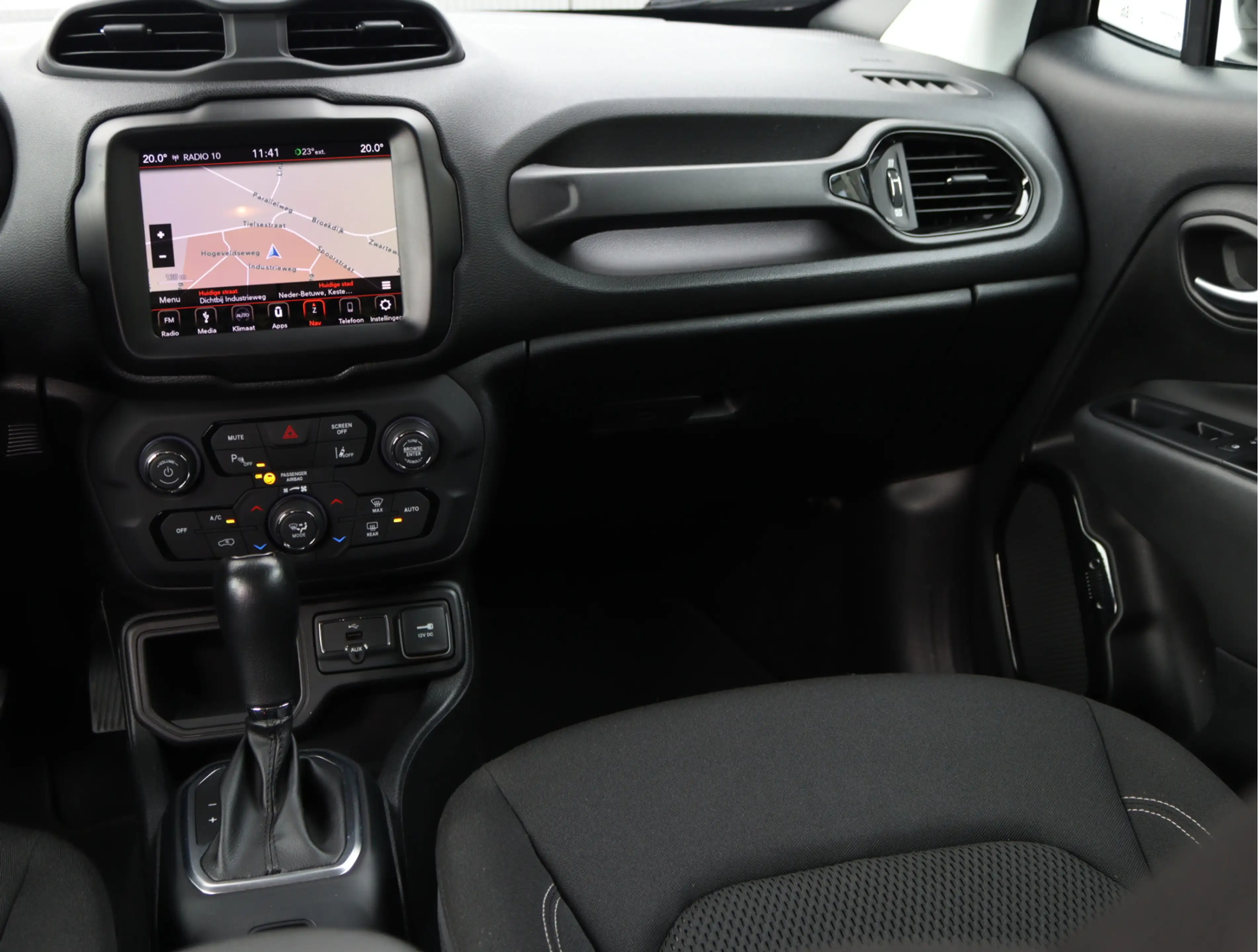 Jeep Renegade 1.4 MultiAir Night Eagle II Limited | Org. NL | AC — photo 22