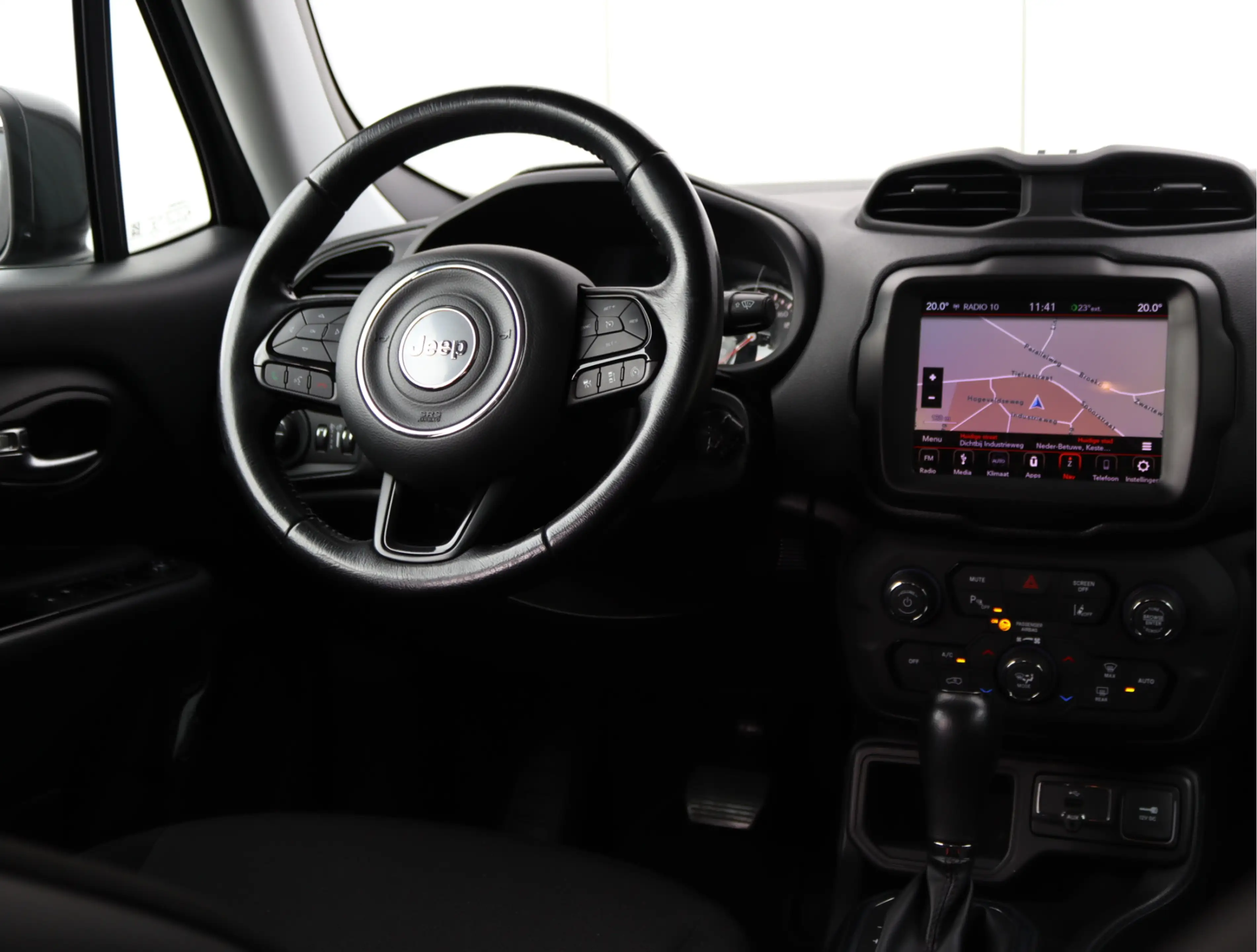 Jeep Renegade 1.4 MultiAir Night Eagle II Limited | Org. NL | AC — photo 20