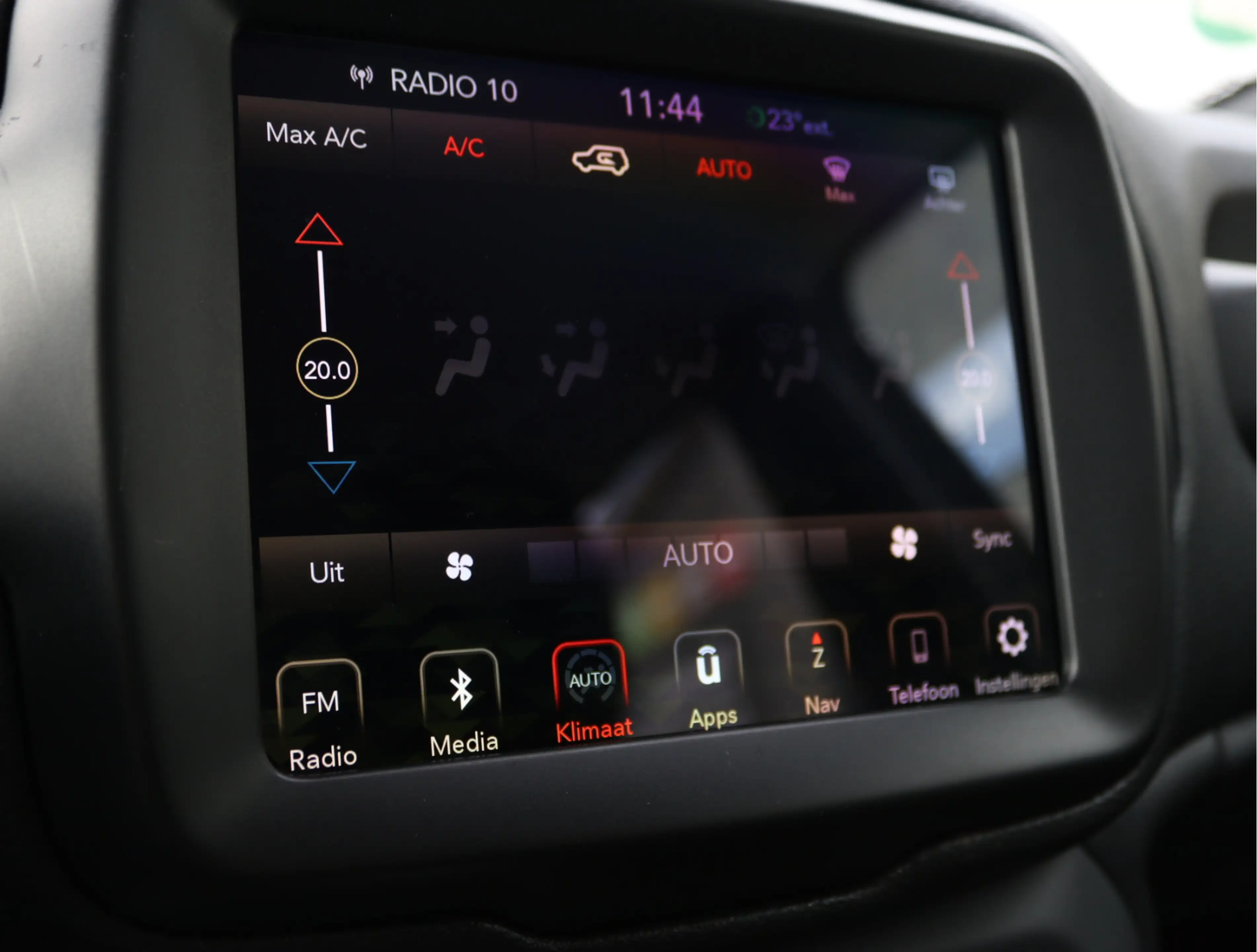 Jeep Renegade 1.4 MultiAir Night Eagle II Limited | Org. NL | AC — photo 41