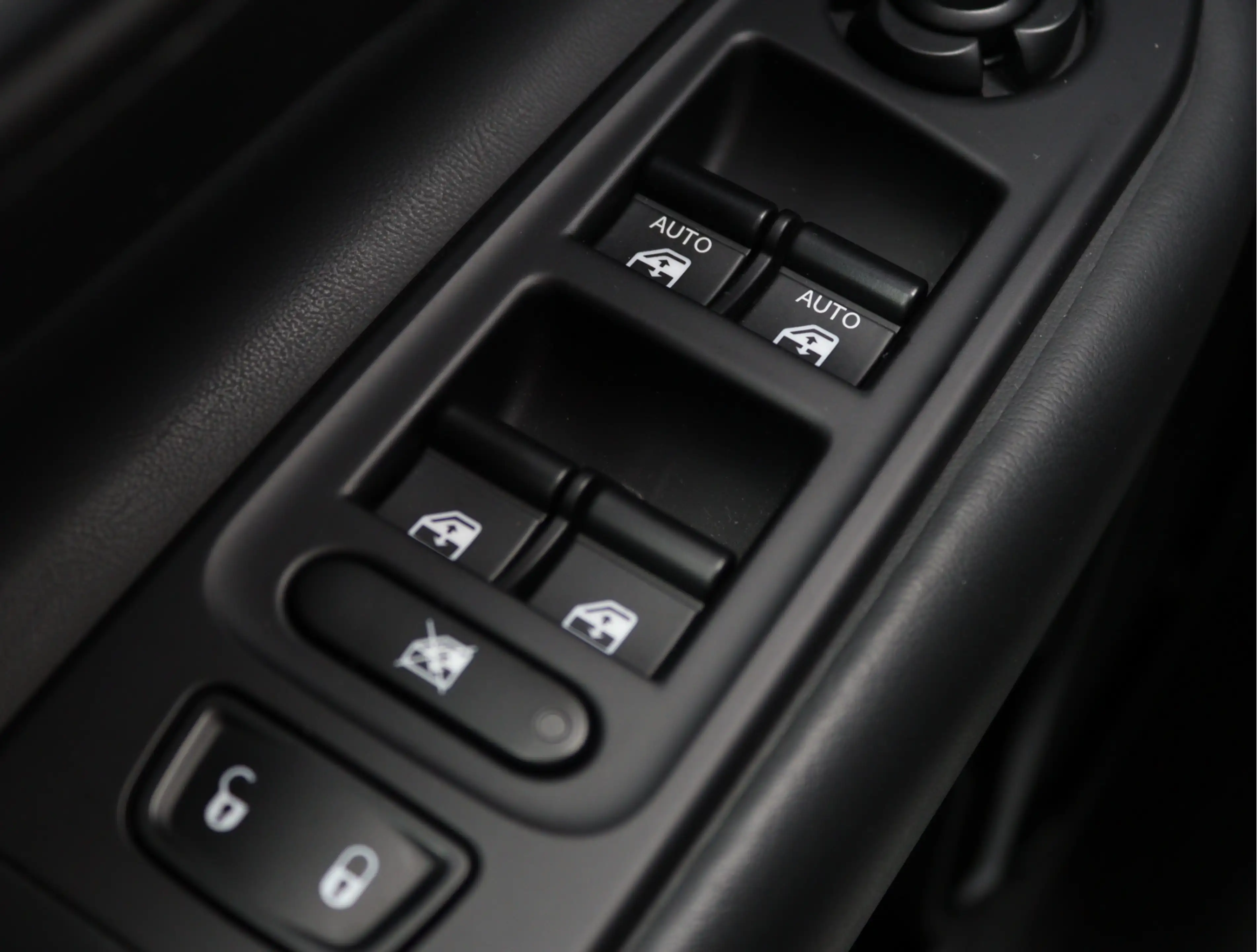 Jeep Renegade 1.4 MultiAir Night Eagle II Limited | Org. NL | AC — photo 28