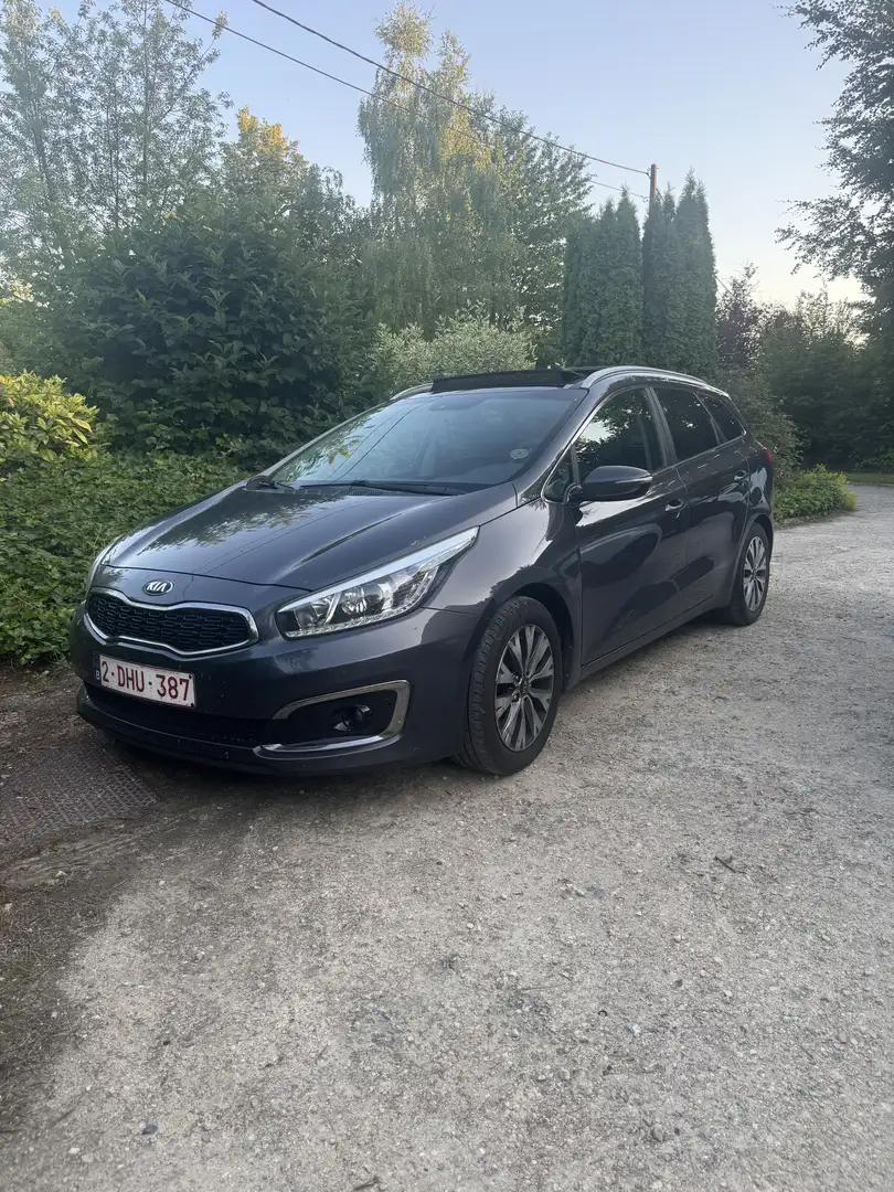 Kia Ceed SW / cee'd SW 1.6 CRDi Led, Toit ouvrant, caméra de recul - 1