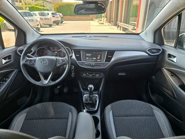 Opel Crossland X view 4