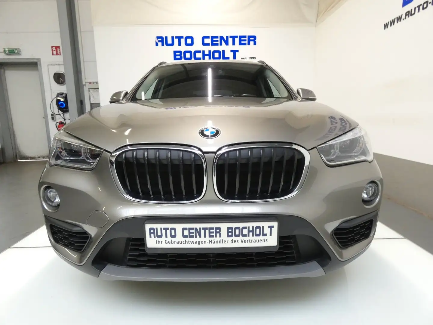 BMW X1 sDrive 18 i Advantage*LED*PDC*Sitzheizung Silber - 1