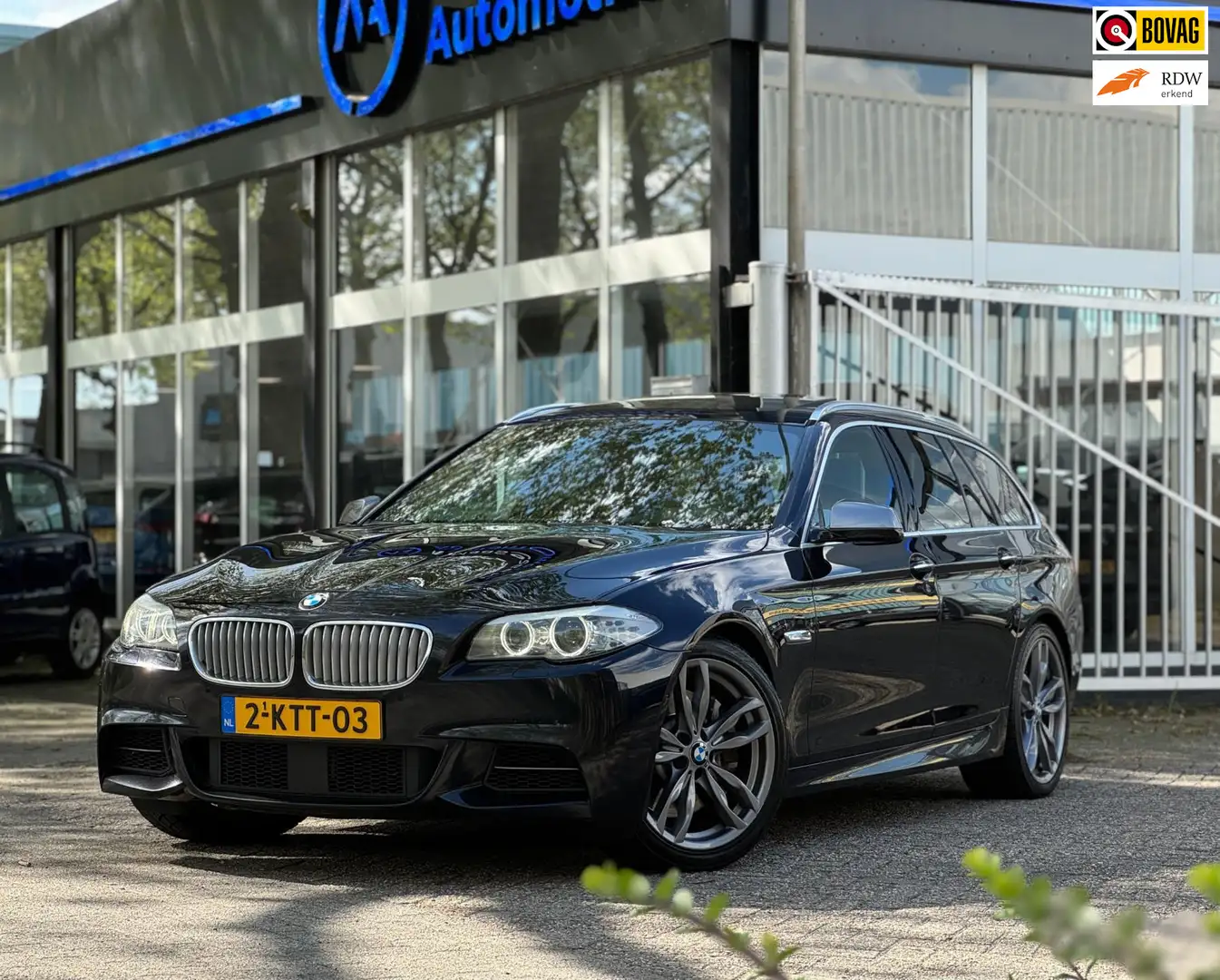 BMW M550 5-serie Touring M550xd|BOMVOL|PANO|SOFTCLOSE|ADPTV Zwart - 1