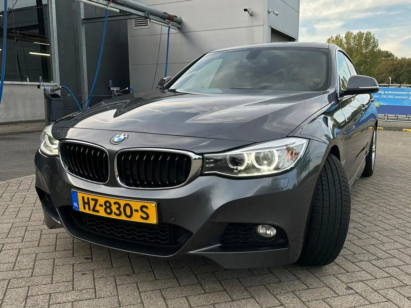 BMW 318 3GT M Sportpakket / Panoramadak / stoelverwarming Grijs - 2