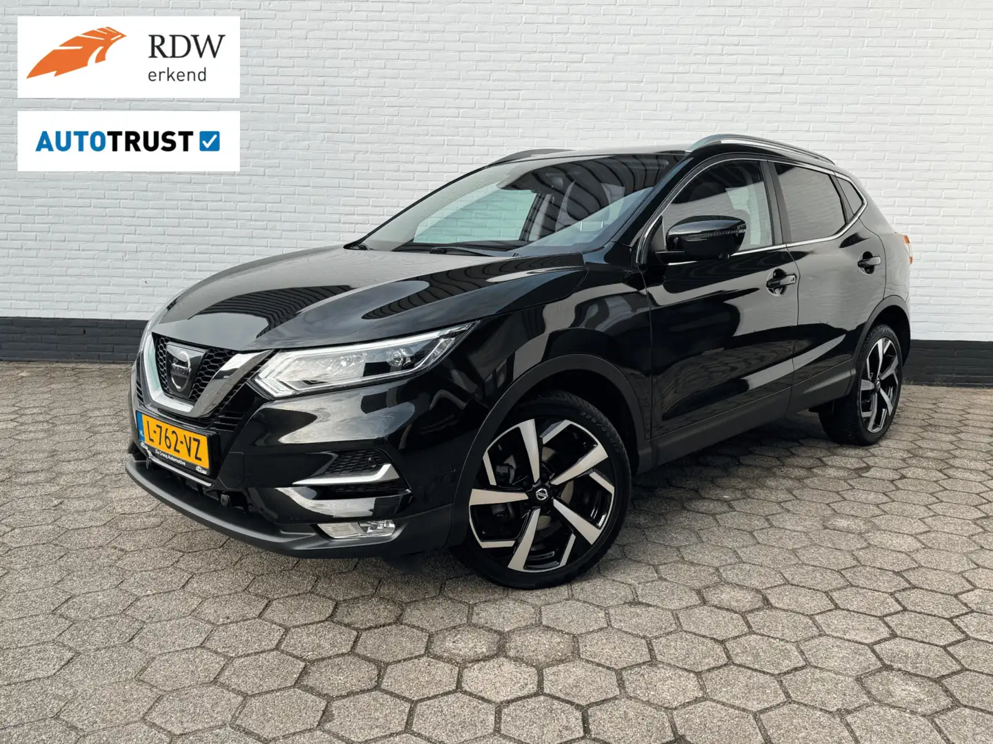 Nissan Qashqai 1.2 Tekna + AUTOMAAT PANODAK l 360 CAMERA l CRUISE Zwart - 1