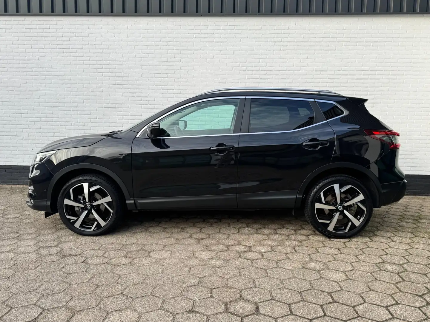 Nissan Qashqai 1.2 Tekna + AUTOMAAT PANODAK l 360 CAMERA l CRUISE Zwart - 2