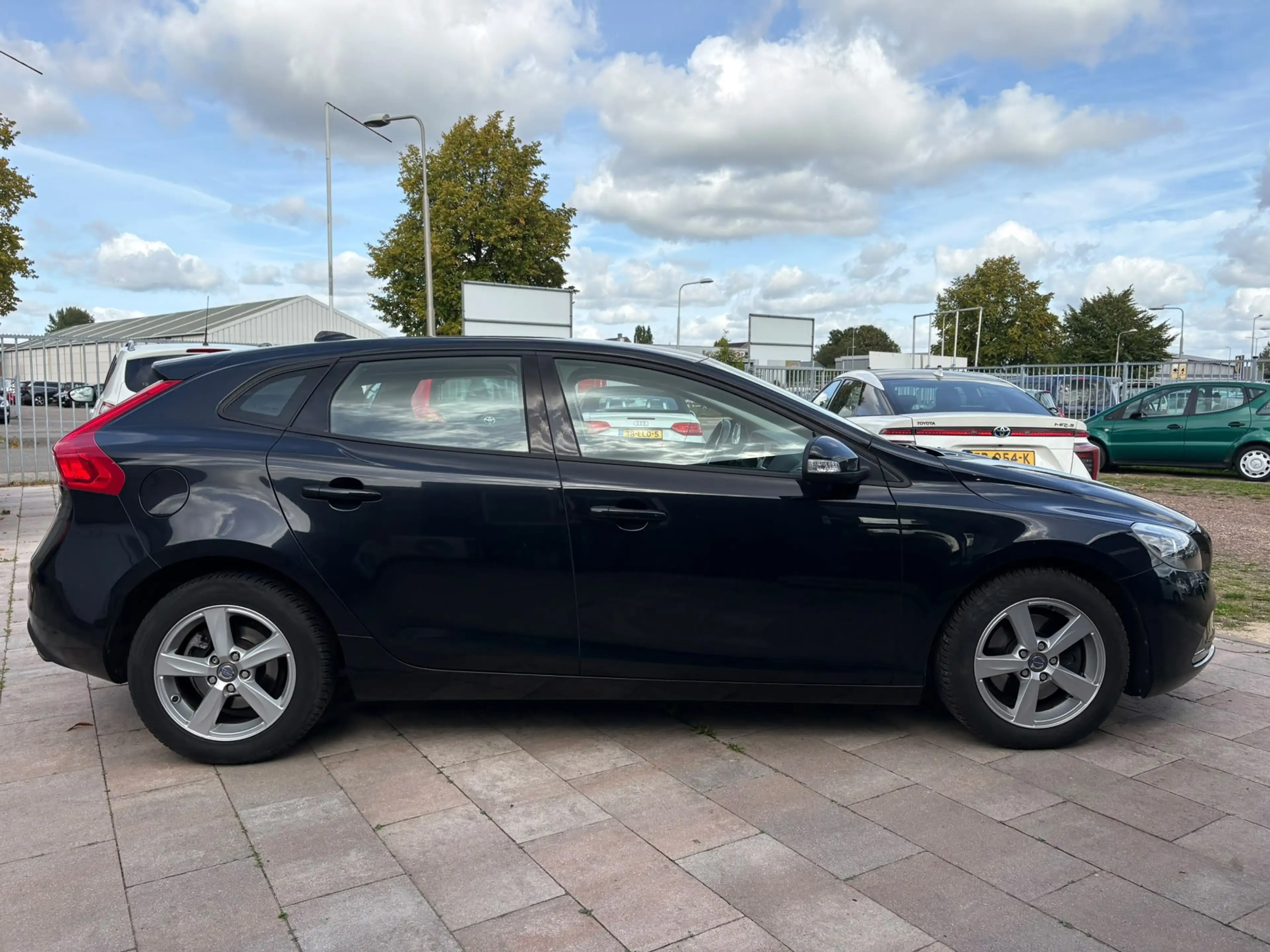 Volvo V40 1.6 T2 Summum|Nieuwe APK|Cruise|PDC achter — photo 12