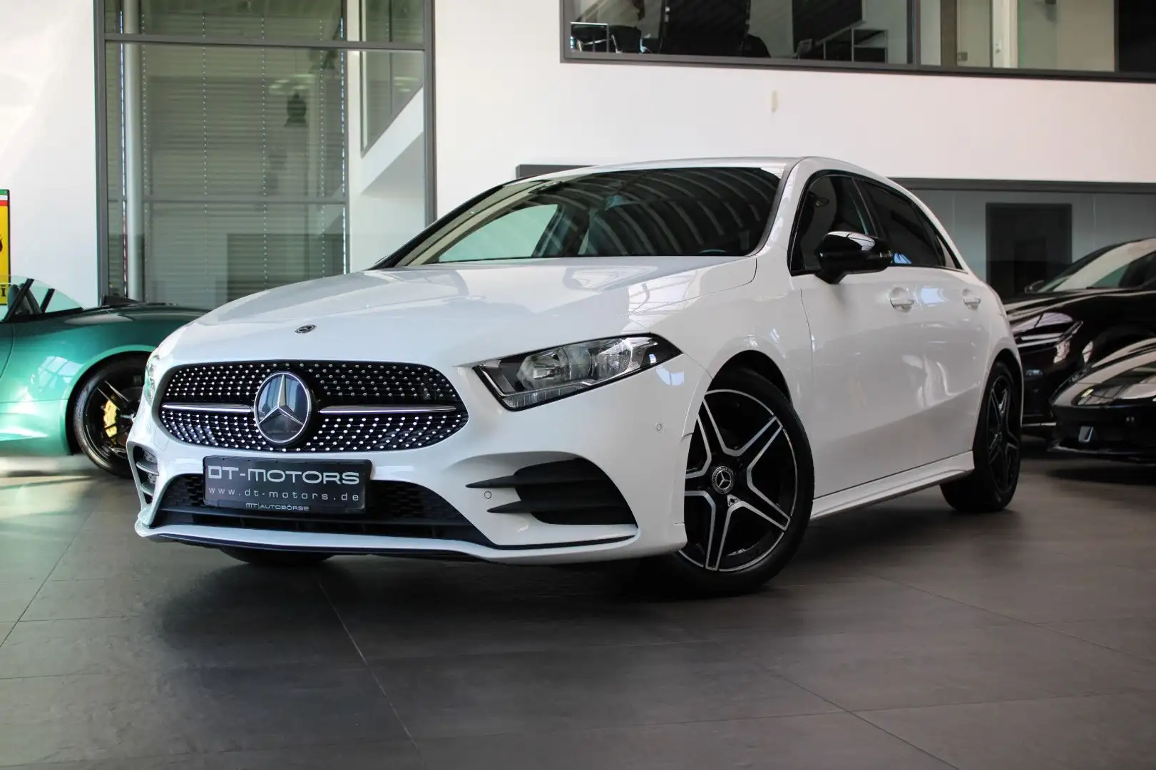 Mercedes-Benz A 180 AMG-LINE/NIGHT-PAKET/NAVI/LED/MBUX/18" AMG Weiß - 1