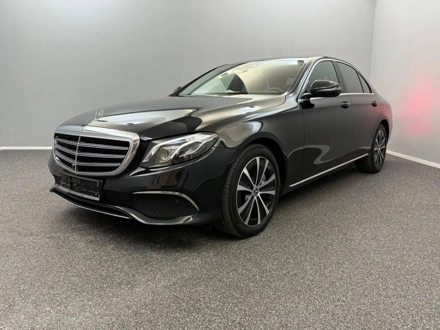Mercedes-Benz E 400 d 4M Limo AVANTGARDE*STD-HZ*360°*HEAD-UP Negru - 1