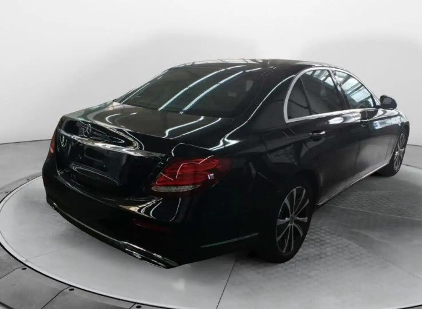Mercedes-Benz E 400 d 4M Limo AVANTGARDE*STD-HZ*360°*HEAD-UP Black - 2